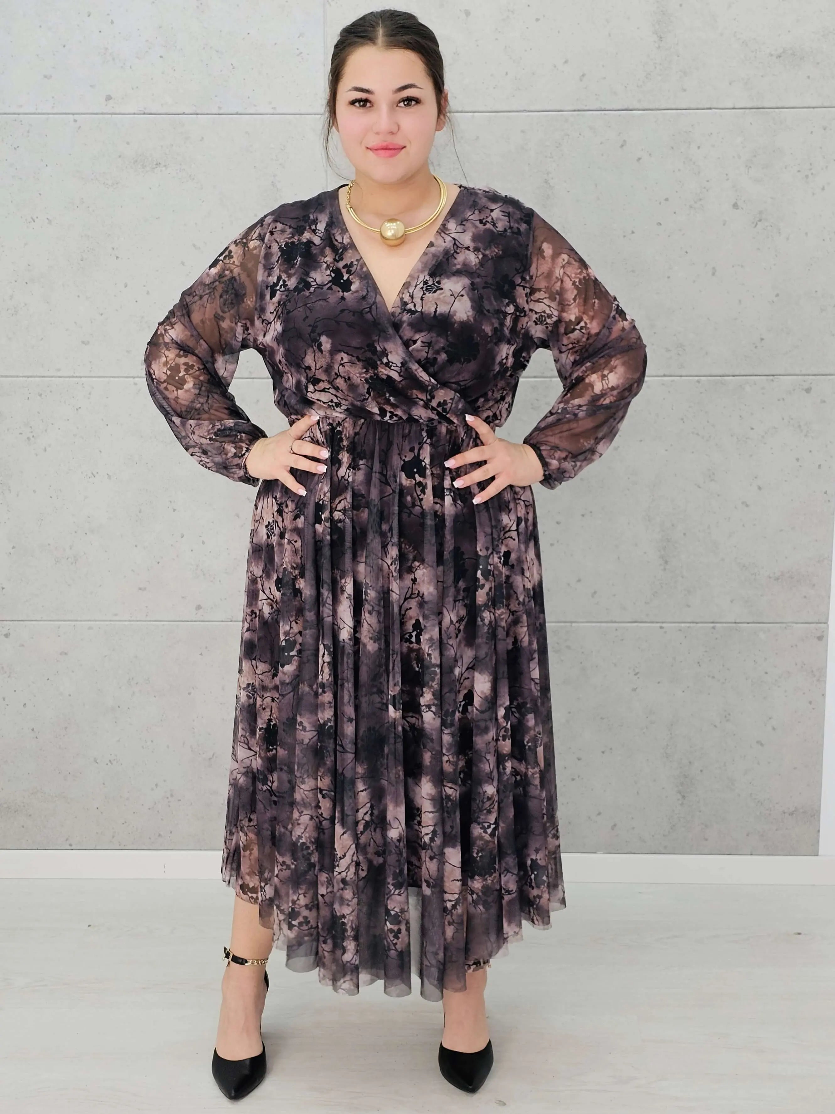 Długa sukienka plus size w print – elegancja, styl i wygoda w jednym Stylowa XL