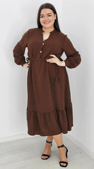 Długa sukienka z ściągaczem w tali - brąz Stylowa XL