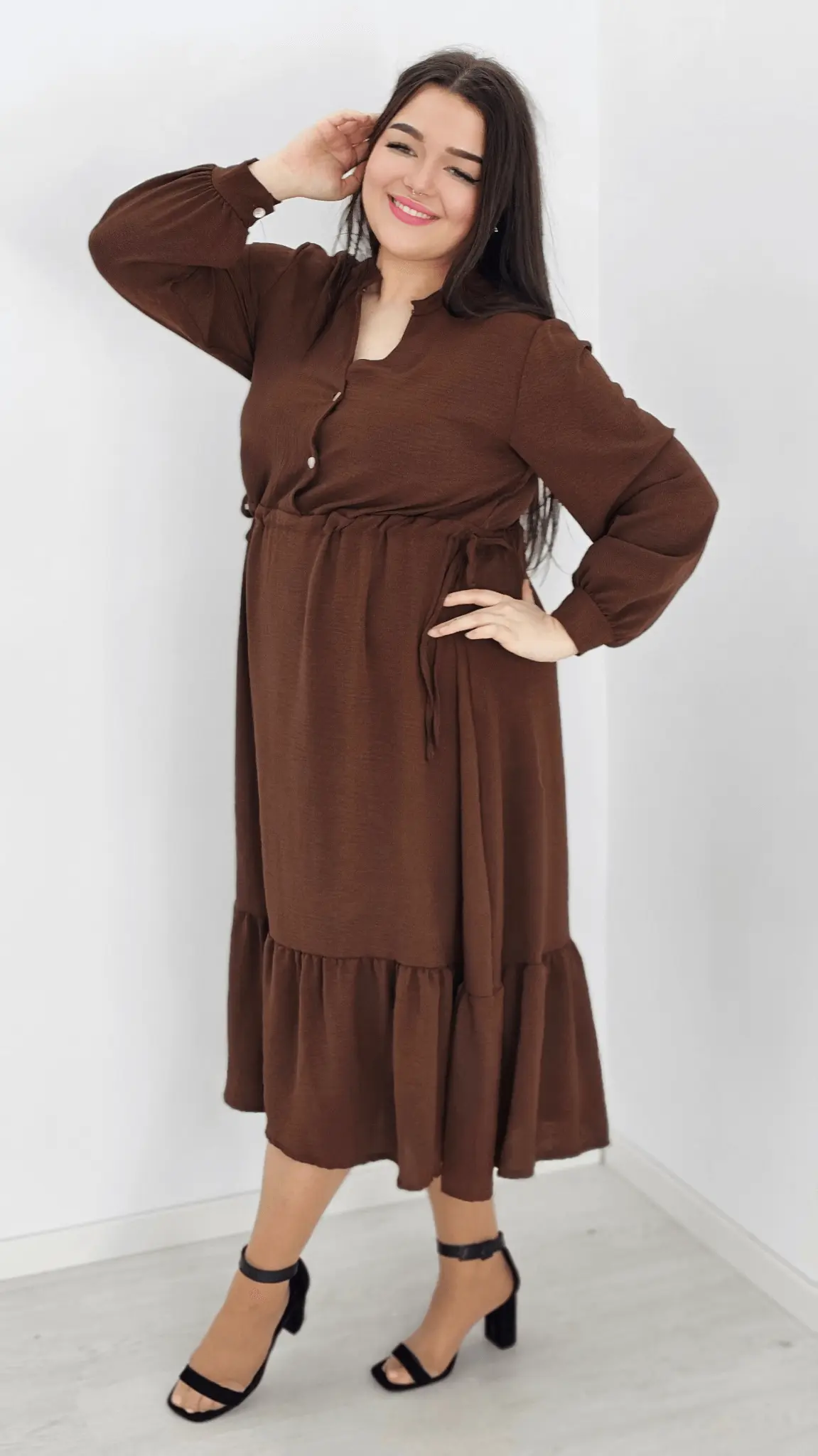 Długa sukienka z ściągaczem w tali - brąz Stylowa XL