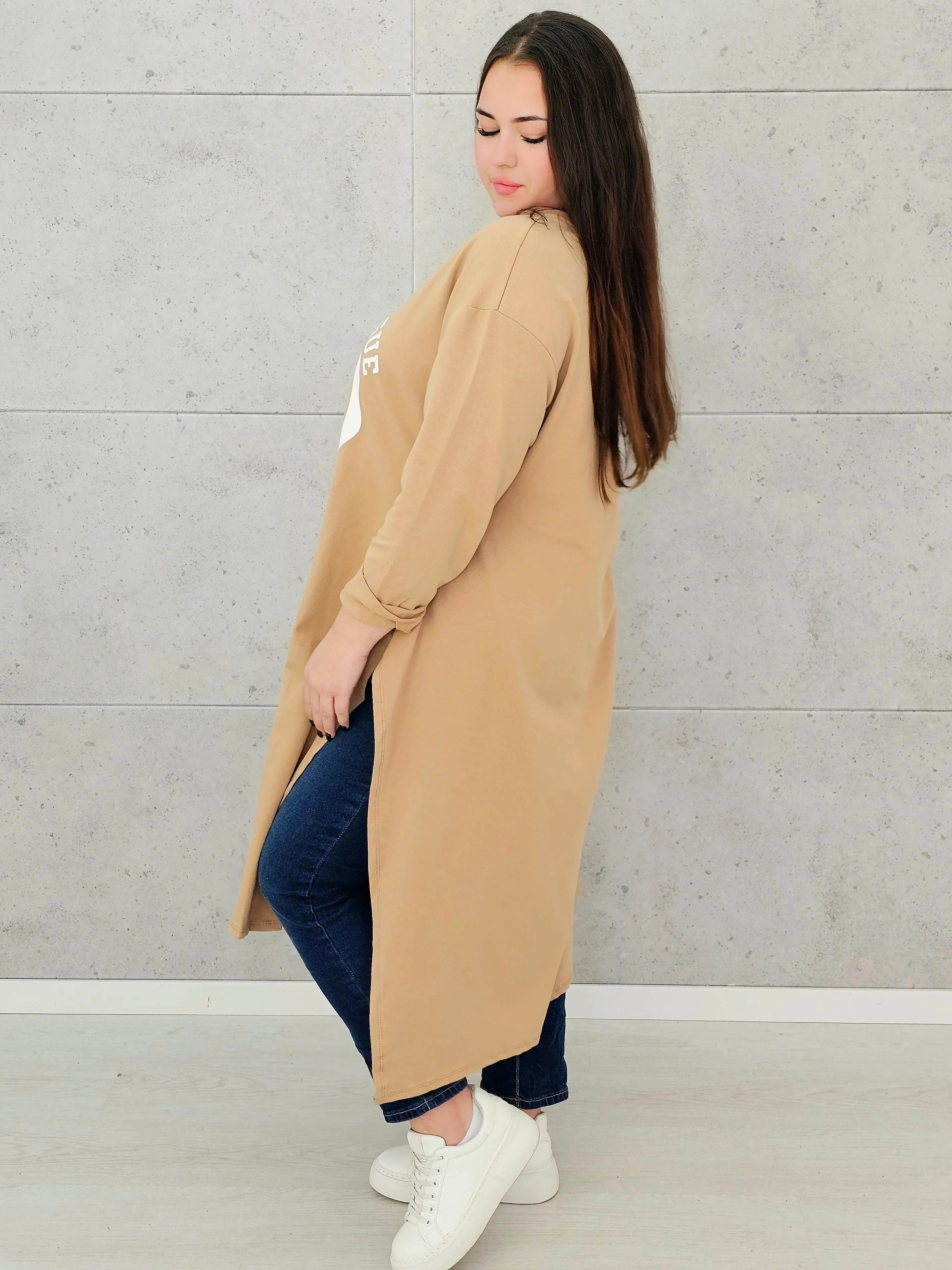 Długa tunika oversize z nadrukiem California– moda dla kobiet plus size Stylowa XL
