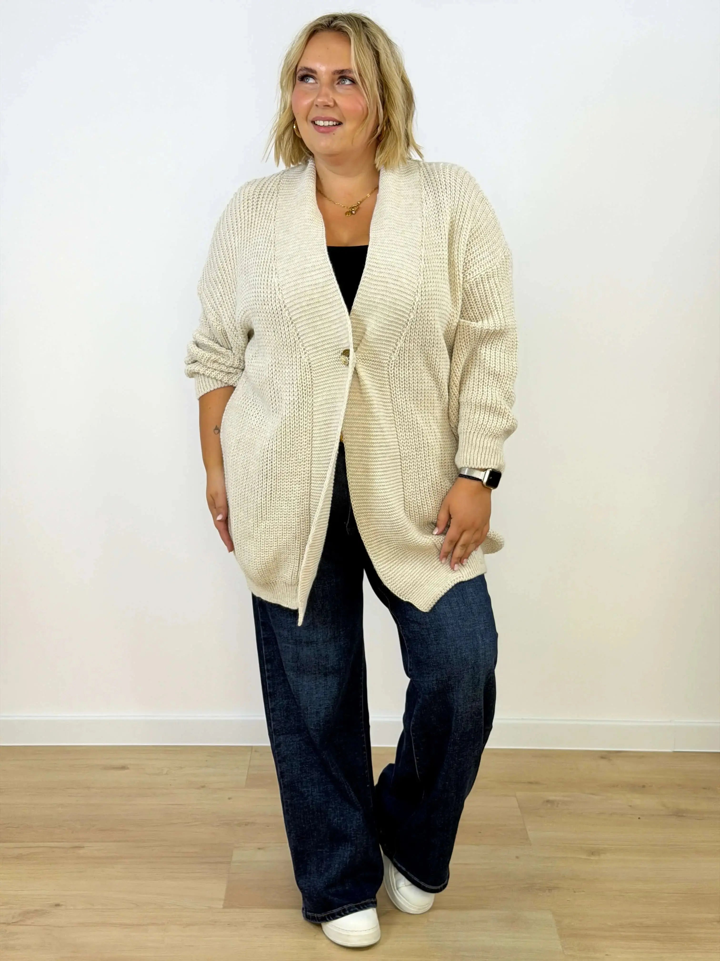 Długi kardigan plus size zapinany na ozdobny guzik Stylowa XL