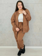 Dres damski dwuczęściowy z bluzą na zamek –moda dla kobiet plus size Stylowa XL