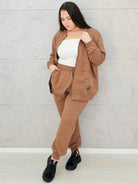 Dres damski dwuczęściowy z bluzą na zamek –moda dla kobiet plus size Stylowa XL