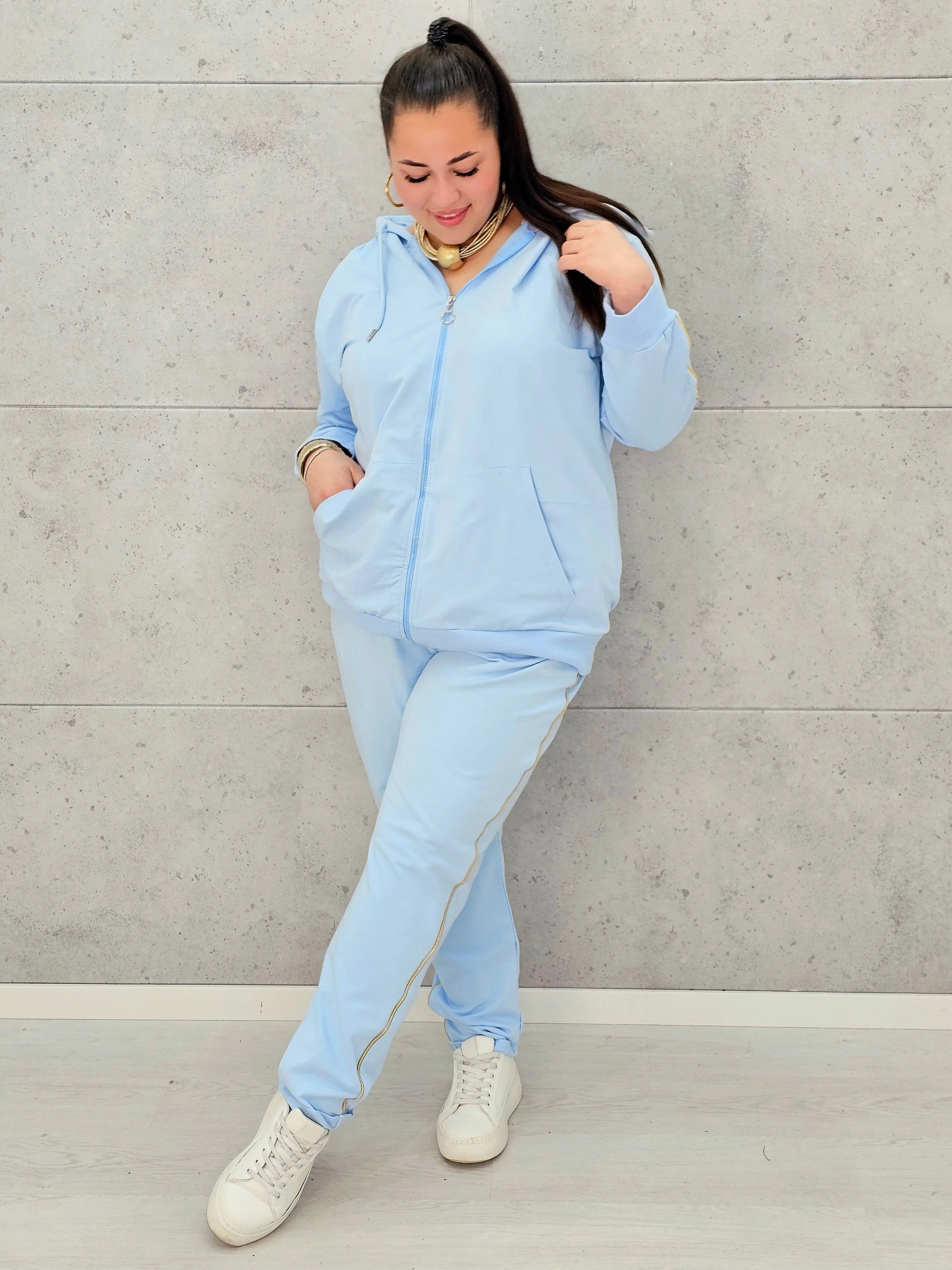 Dres plus size – komfortowy komplet sportowy w nowoczesnym stylu XXL Stylowa XL