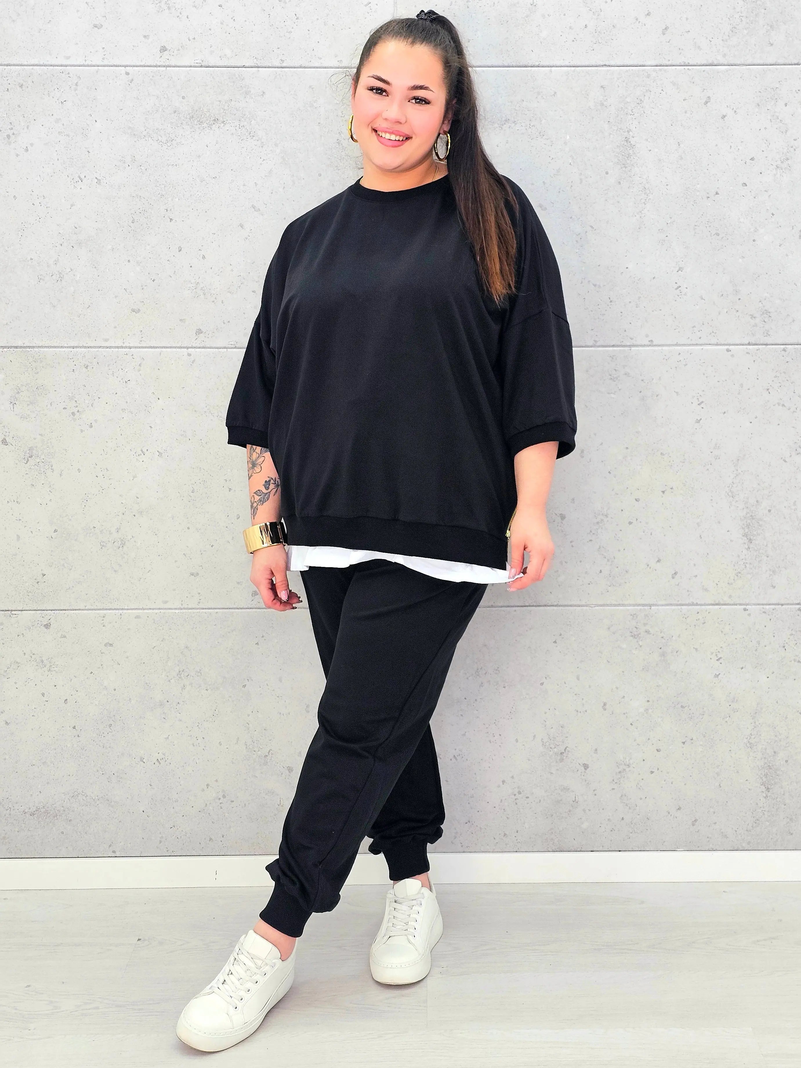 Dres plus size czarny – komfortowy komplet XXL dla kobiet ceniących styl i wygodę Stylowa XL