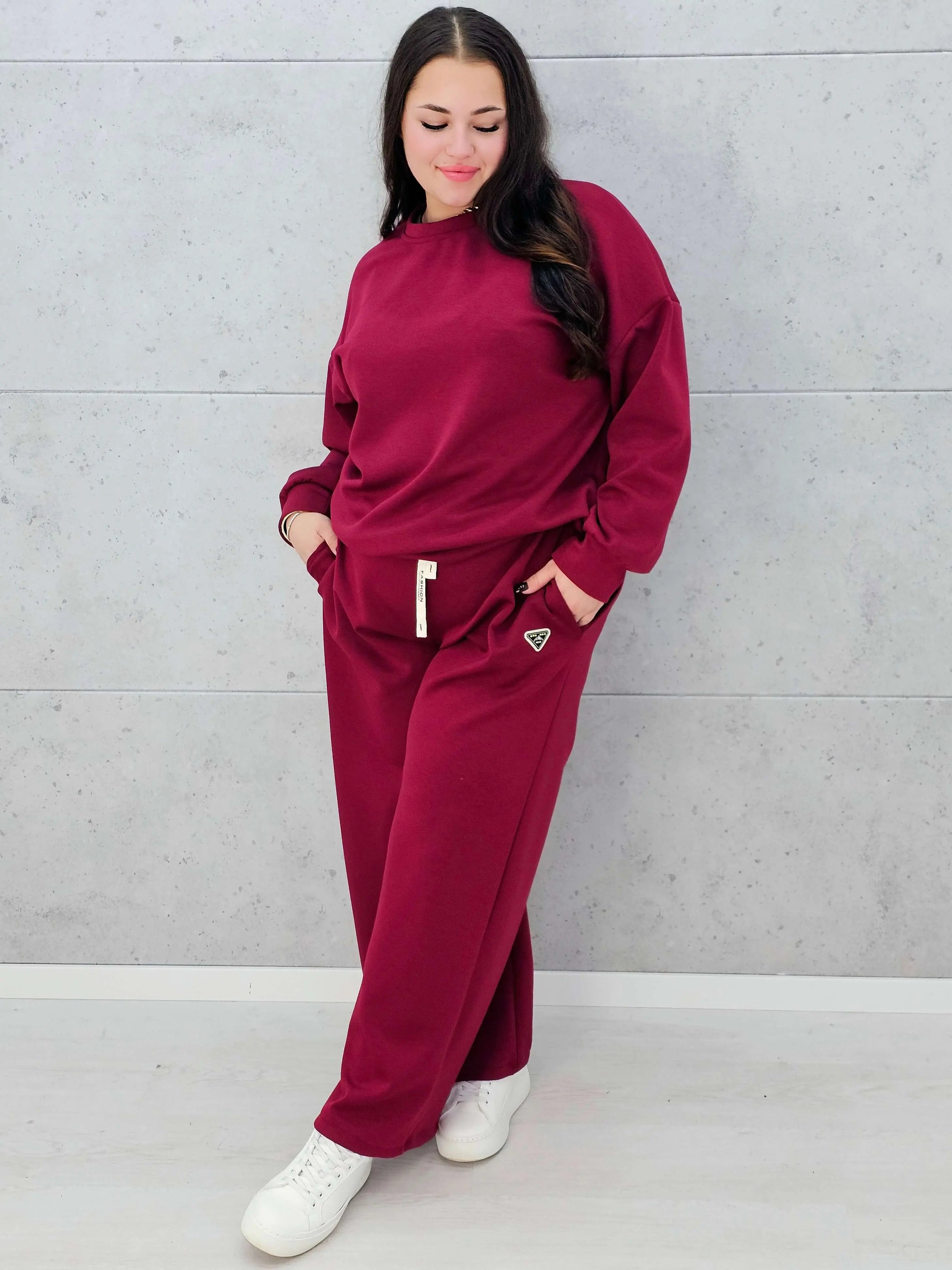 Dres plus size z szerokimi spodniami – komfortowa moda XXL na co dzień i wyjątkowe okazje Stylowa XL