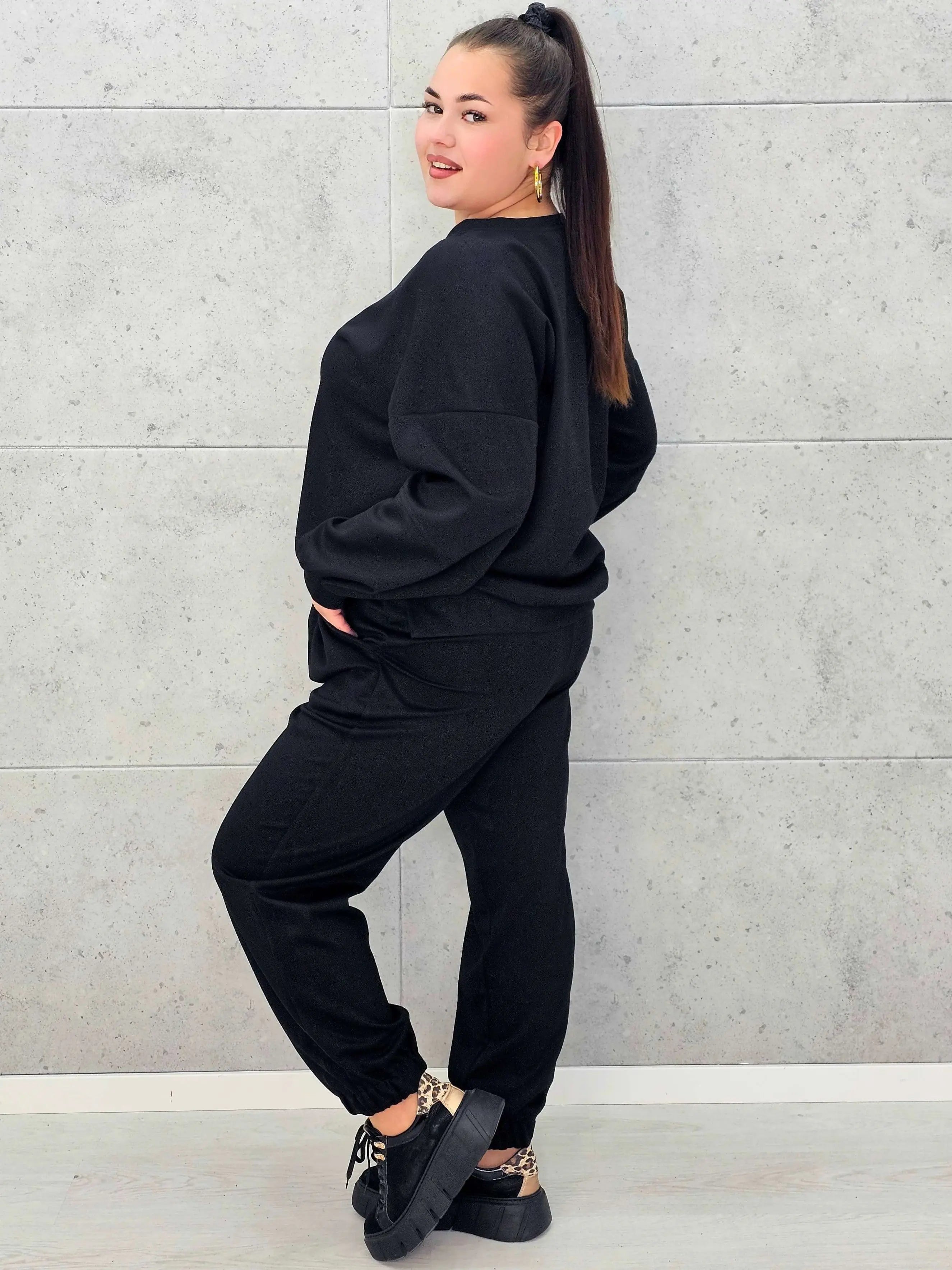 Dres plus size z wygodnej dzianiny – styl i komfort w jednym Stylowa XL Stylowa XL