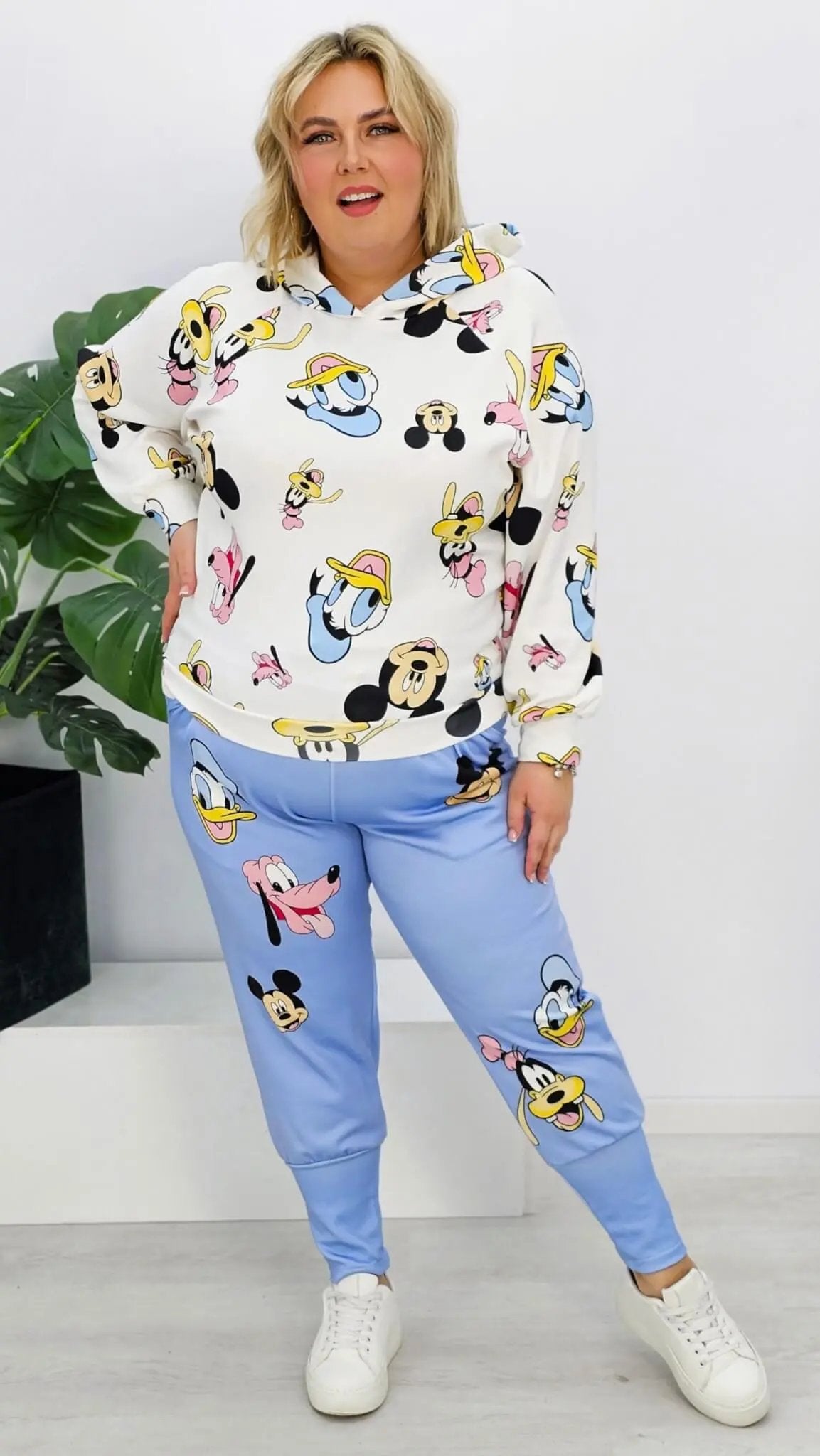 Dres, który łączy komfort i radość! -  spodnie niebieskie Stylowa XL