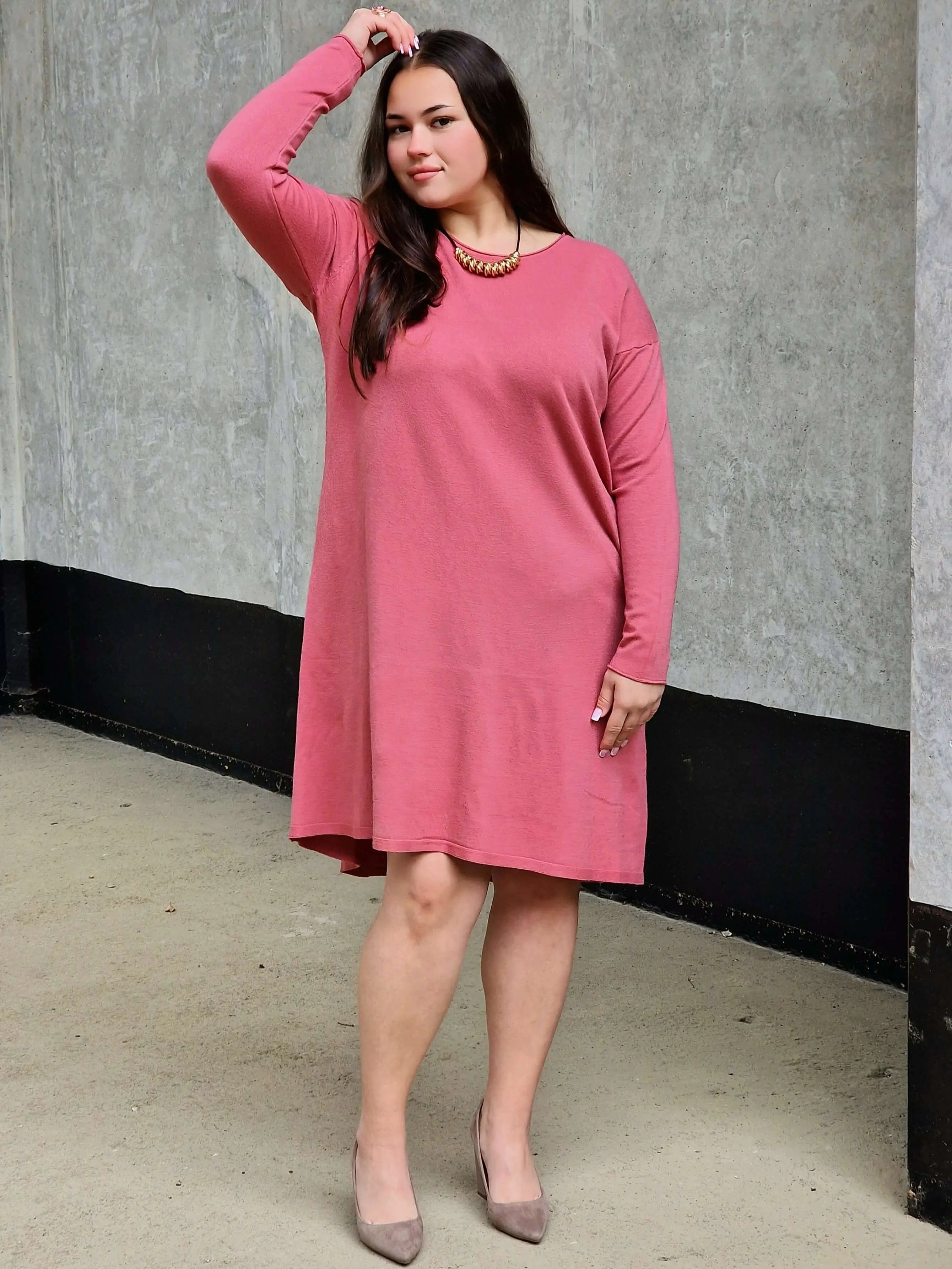 Dzianinowa sukienka w literkę A - beż Stylowa XL