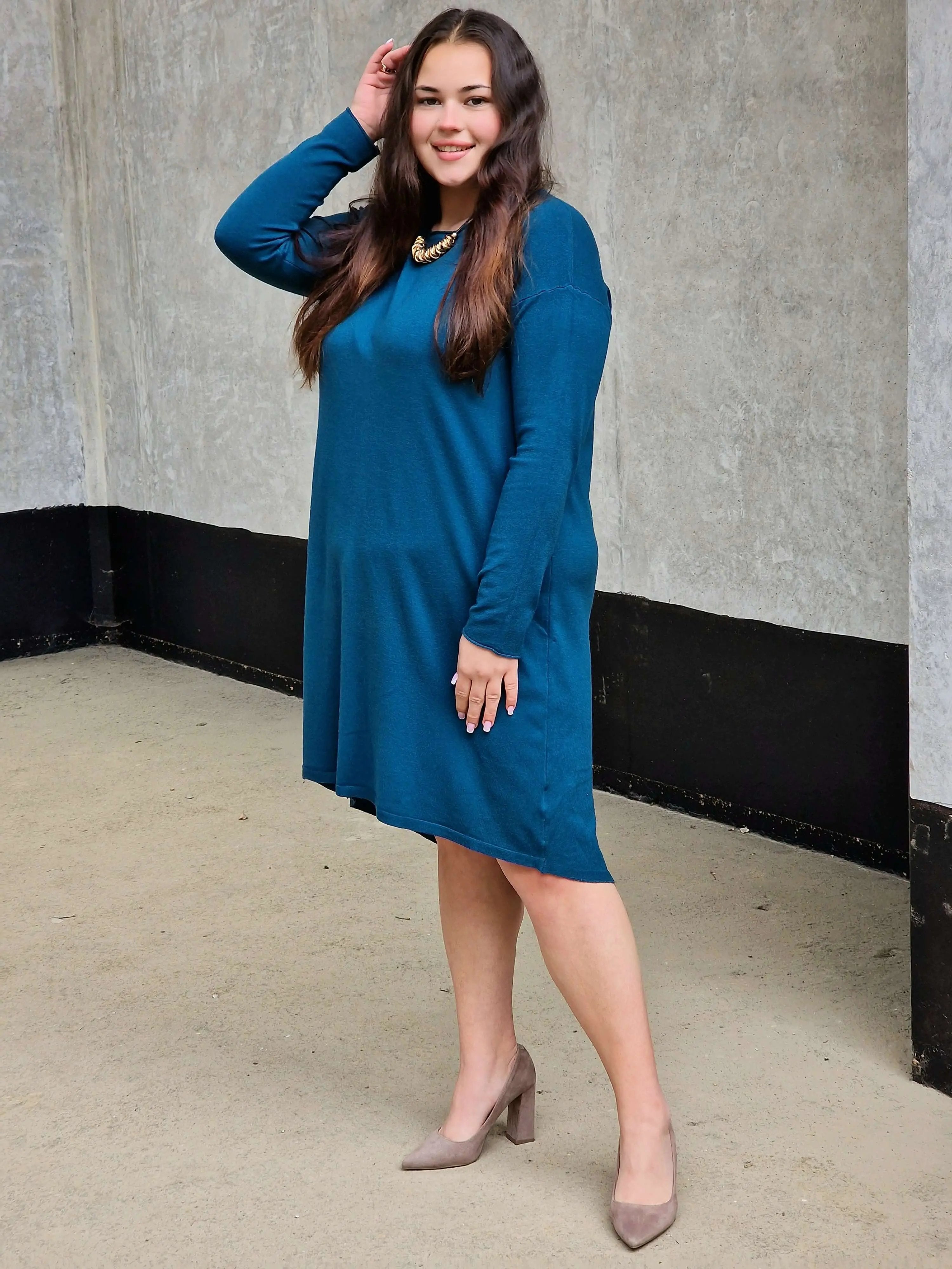 Dzianinowa sukienka w literkę A - beż Stylowa XL