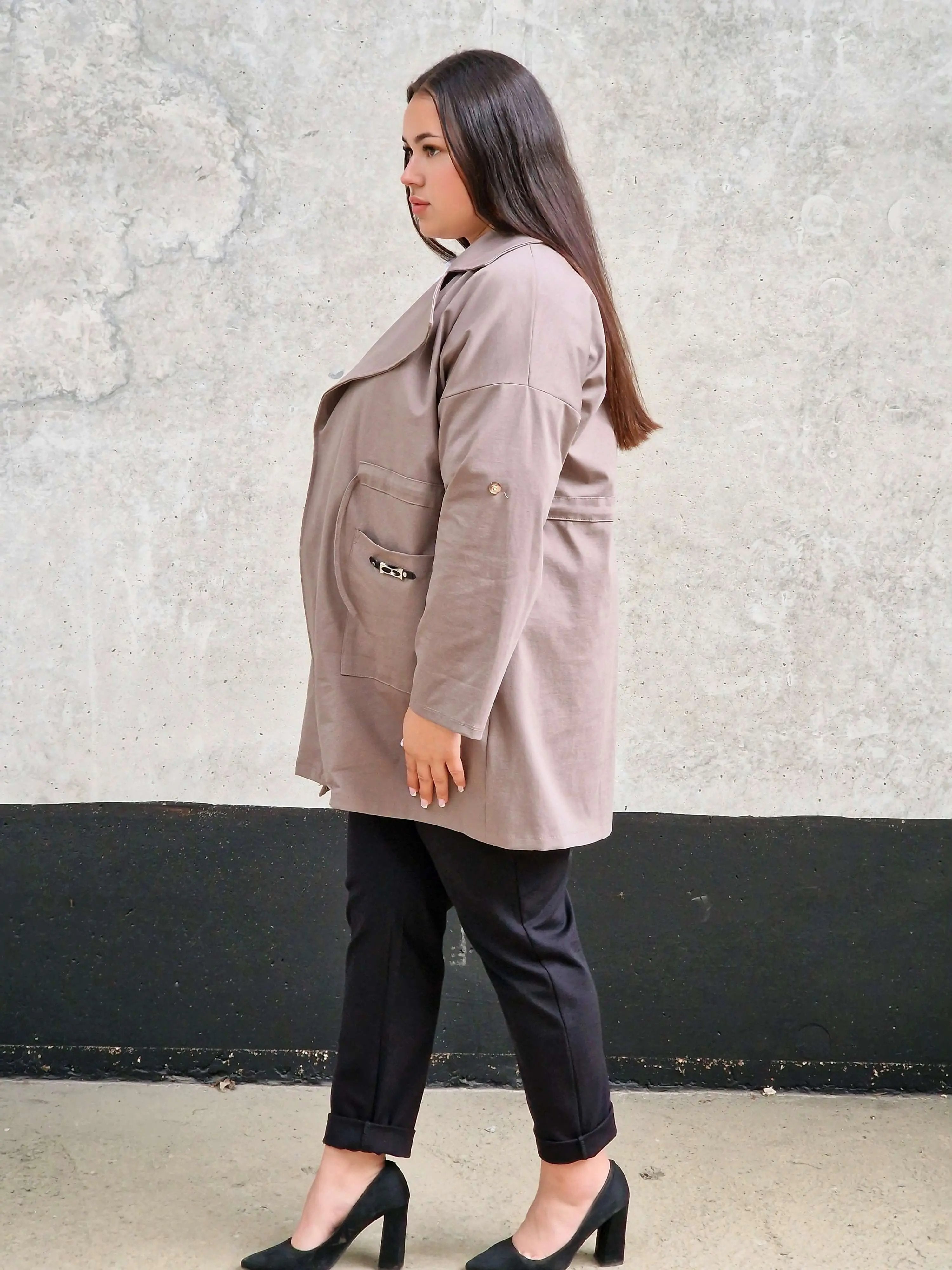 Elegancka Narzutka Plus Size Ciemny Beż- Styl i Komfort Stylowa XL