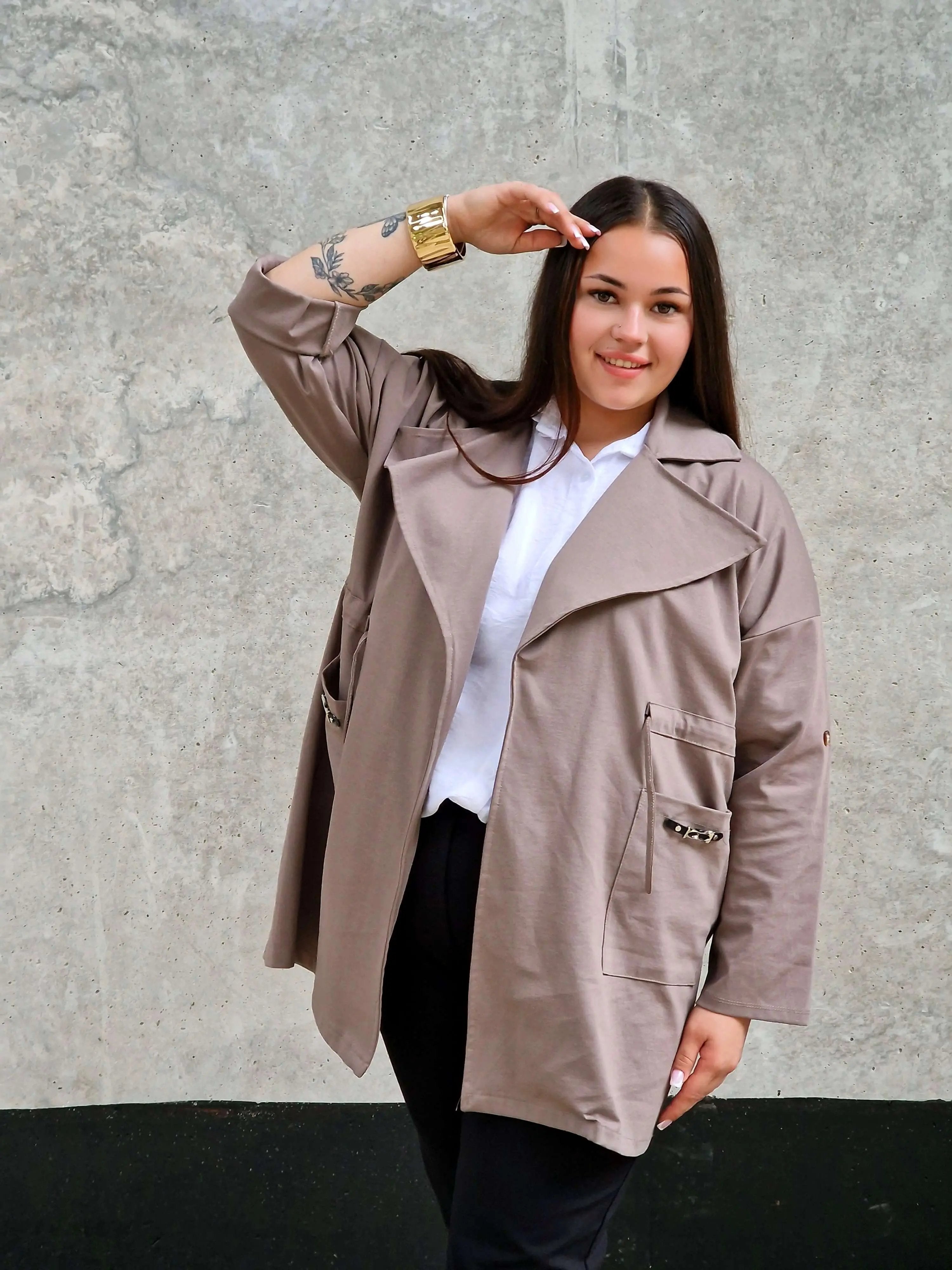 Elegancka Narzutka Plus Size Ciemny Beż- Styl i Komfort Stylowa XL
