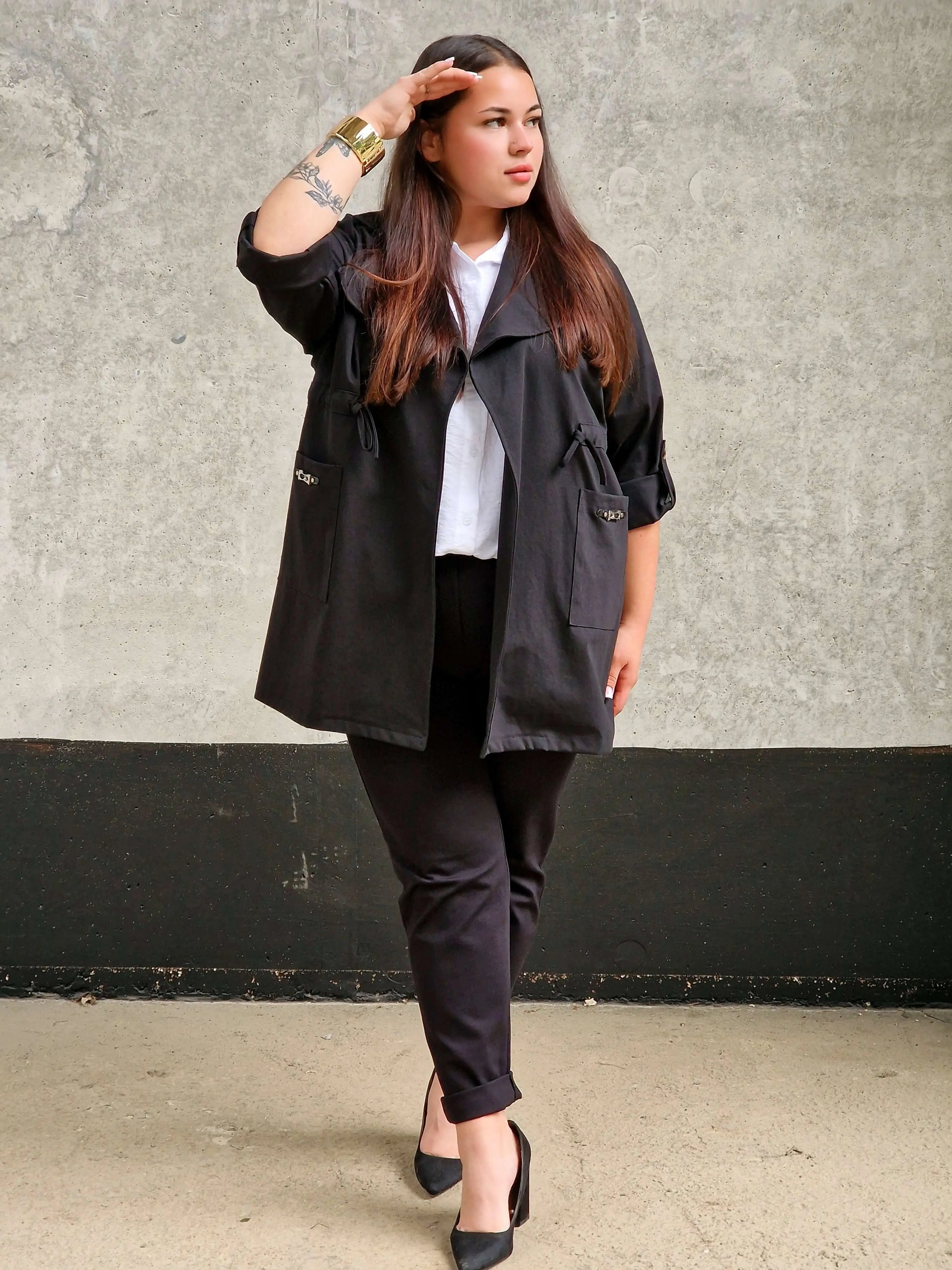 Elegancka Narzutka Plus Size Czarna - Styl i Komfort Stylowa XL