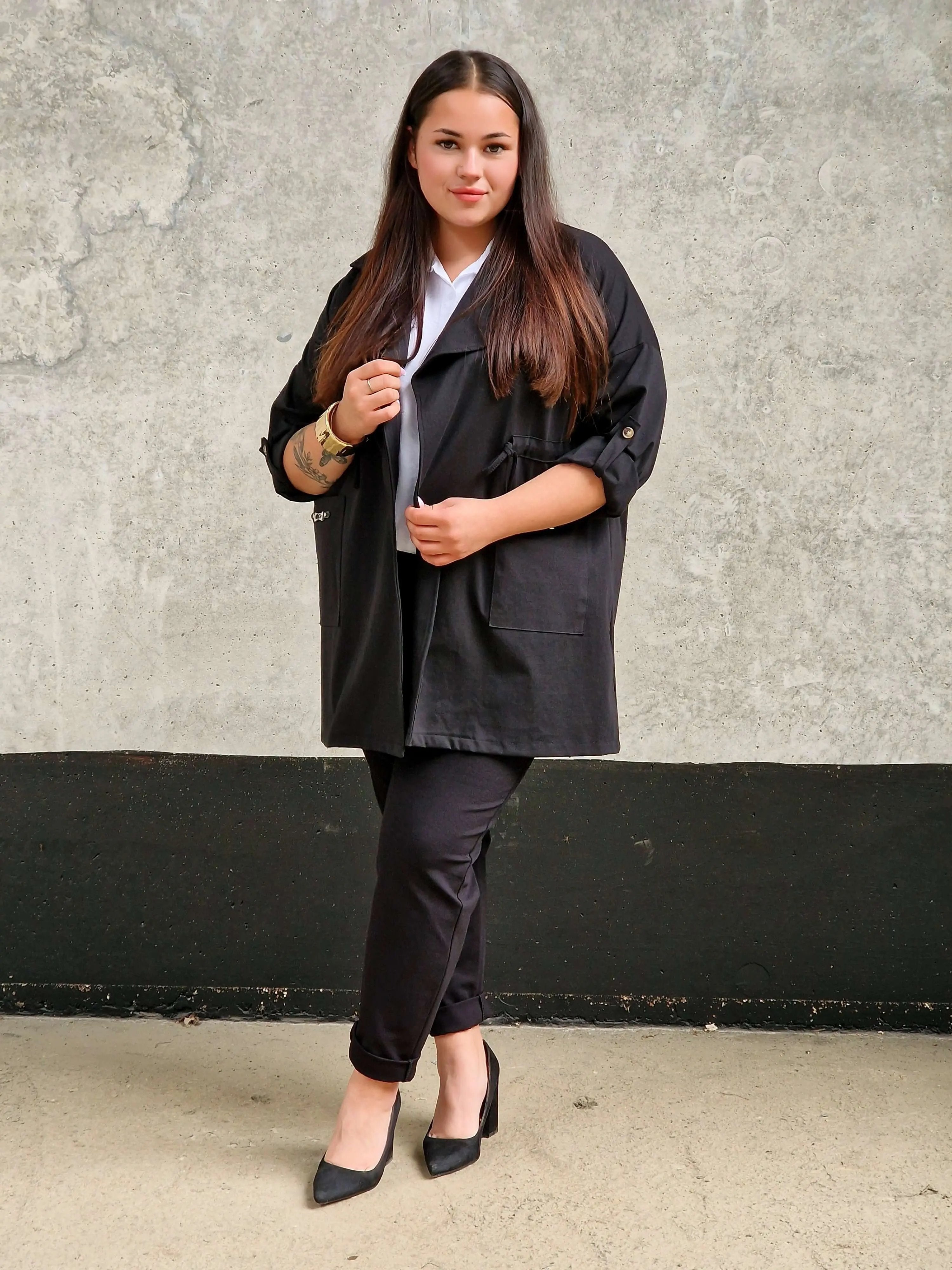 Elegancka Narzutka Plus Size Czarna - Styl i Komfort Stylowa XL