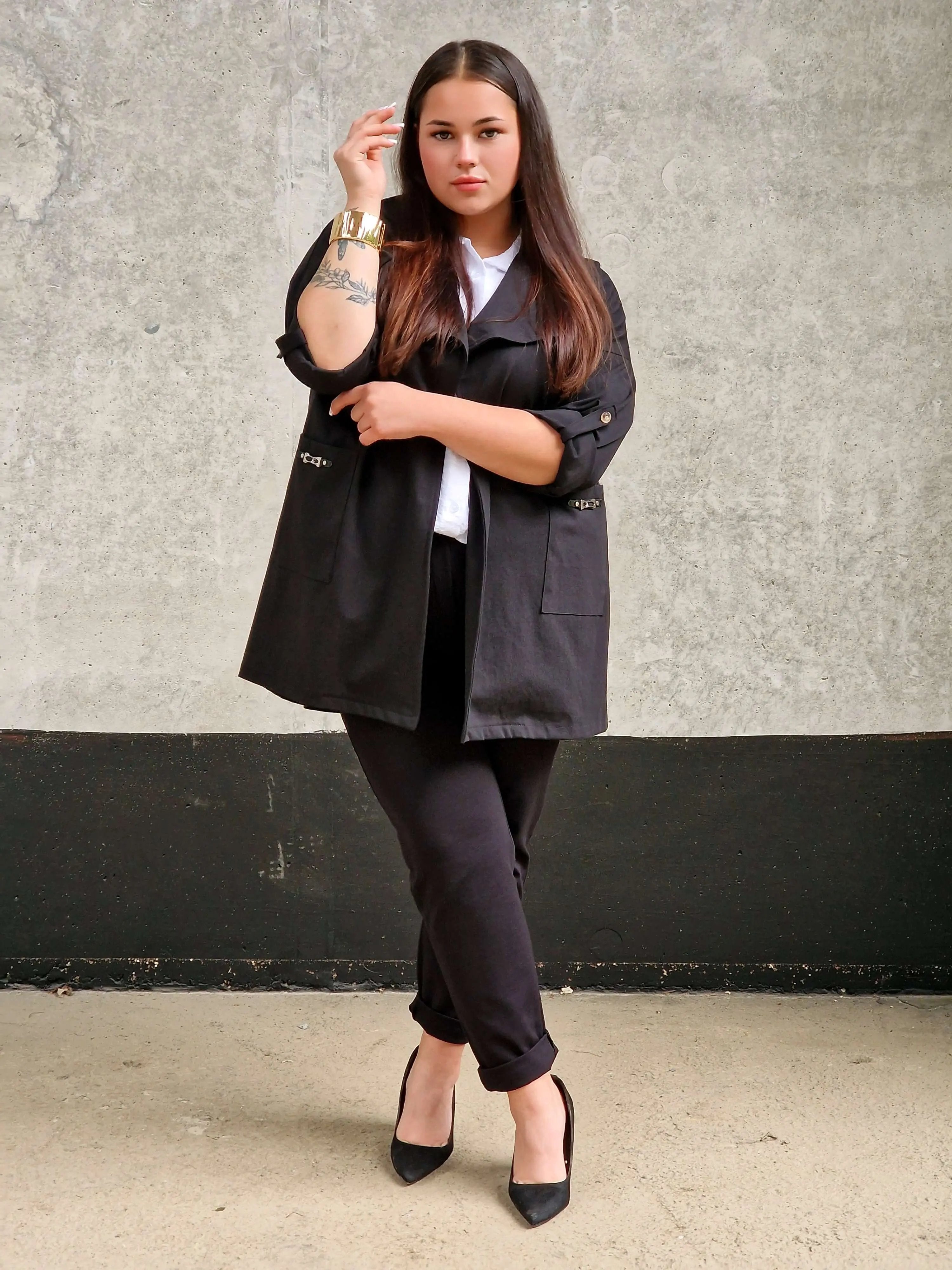 Elegancka Narzutka Plus Size Czarna - Styl i Komfort Stylowa XL