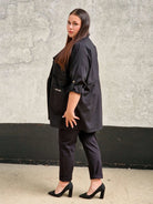 Elegancka Narzutka Plus Size Czarna - Styl i Komfort Stylowa XL