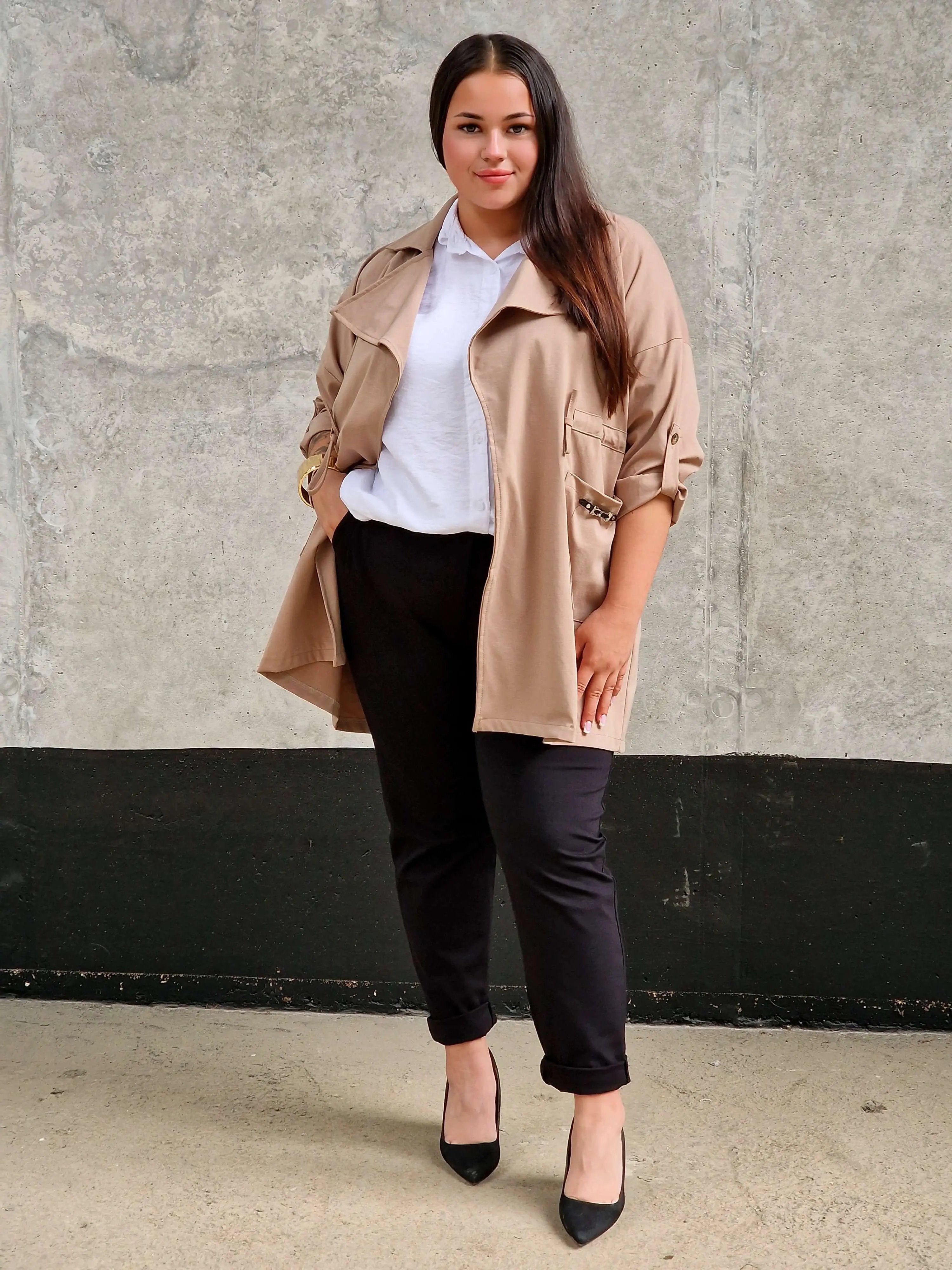 Elegancka Narzutka Plus Size Jasny Beż- Styl i Komfort Stylowa XL