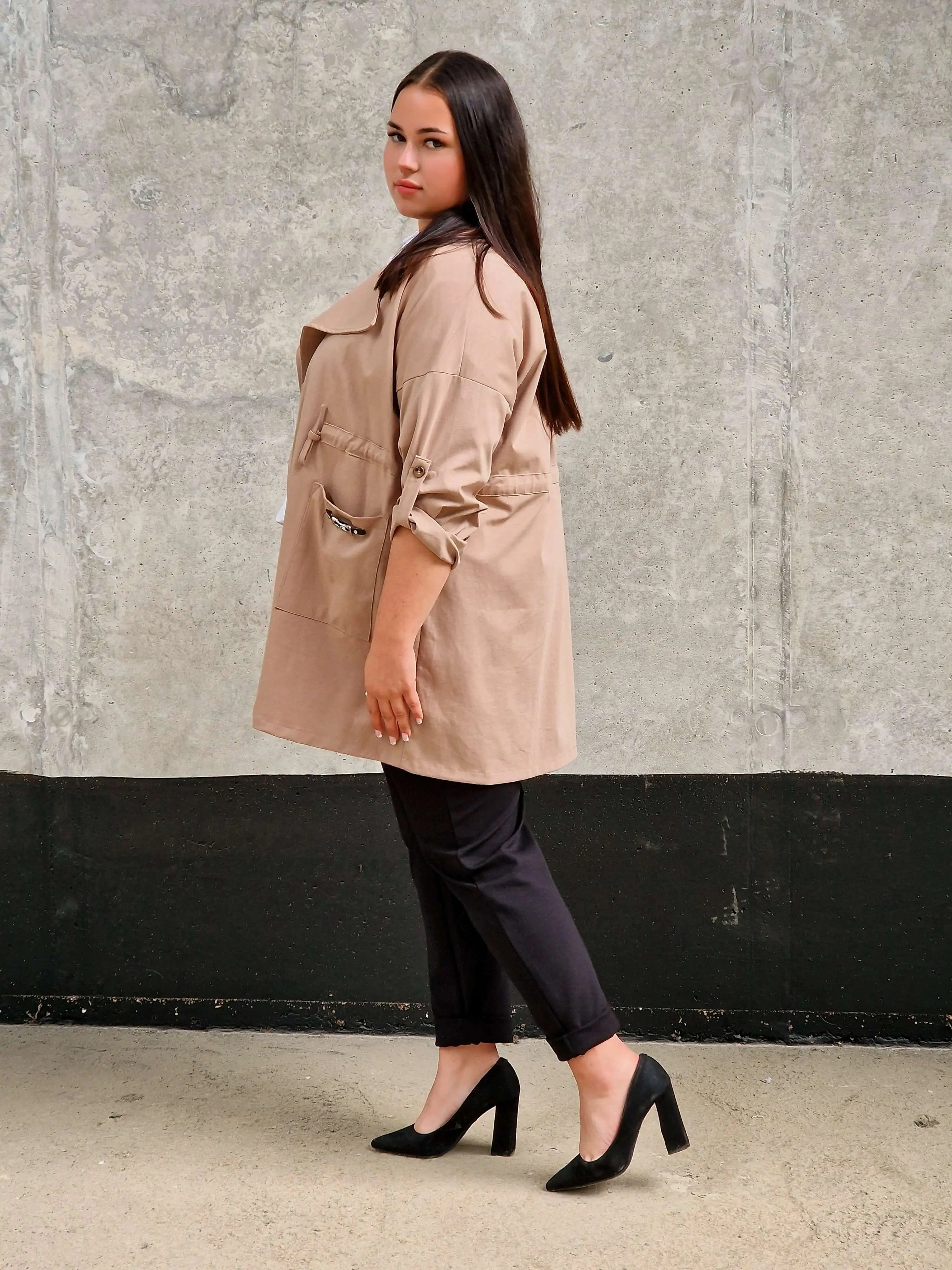 Elegancka Narzutka Plus Size Jasny Beż- Styl i Komfort Stylowa XL