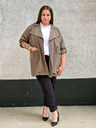 Elegancka Narzutka Plus Size Khaki - Styl i Komfort Stylowa XL