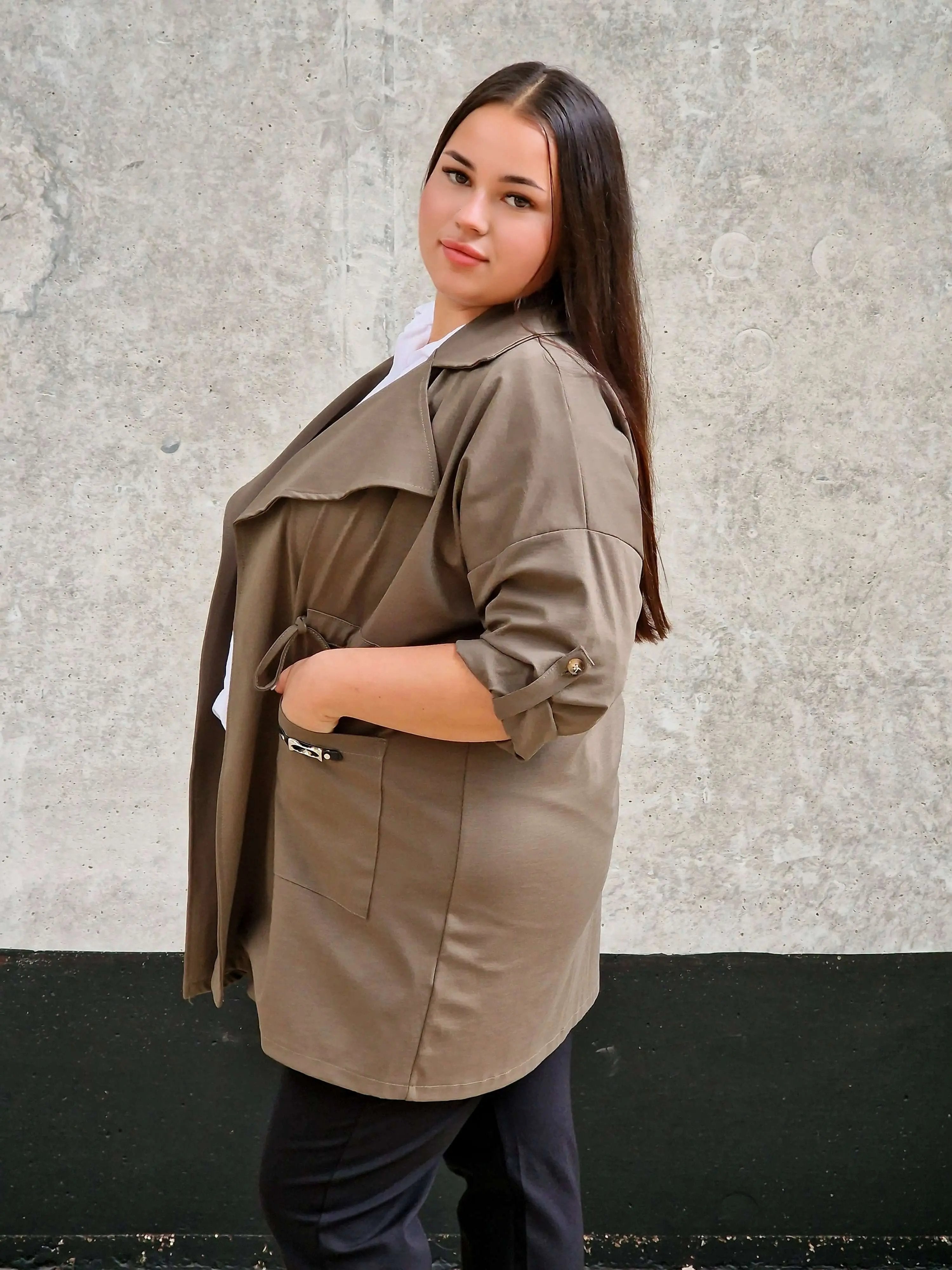 Elegancka Narzutka Plus Size Khaki - Styl i Komfort Stylowa XL