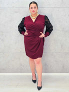 Elegancka Sukienka plus size z Drapowanym Dekoltem i Koronkowymi Rękawami Stylowa XL