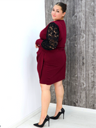 Elegancka Sukienka plus size z Drapowanym Dekoltem i Koronkowymi Rękawami Stylowa XL