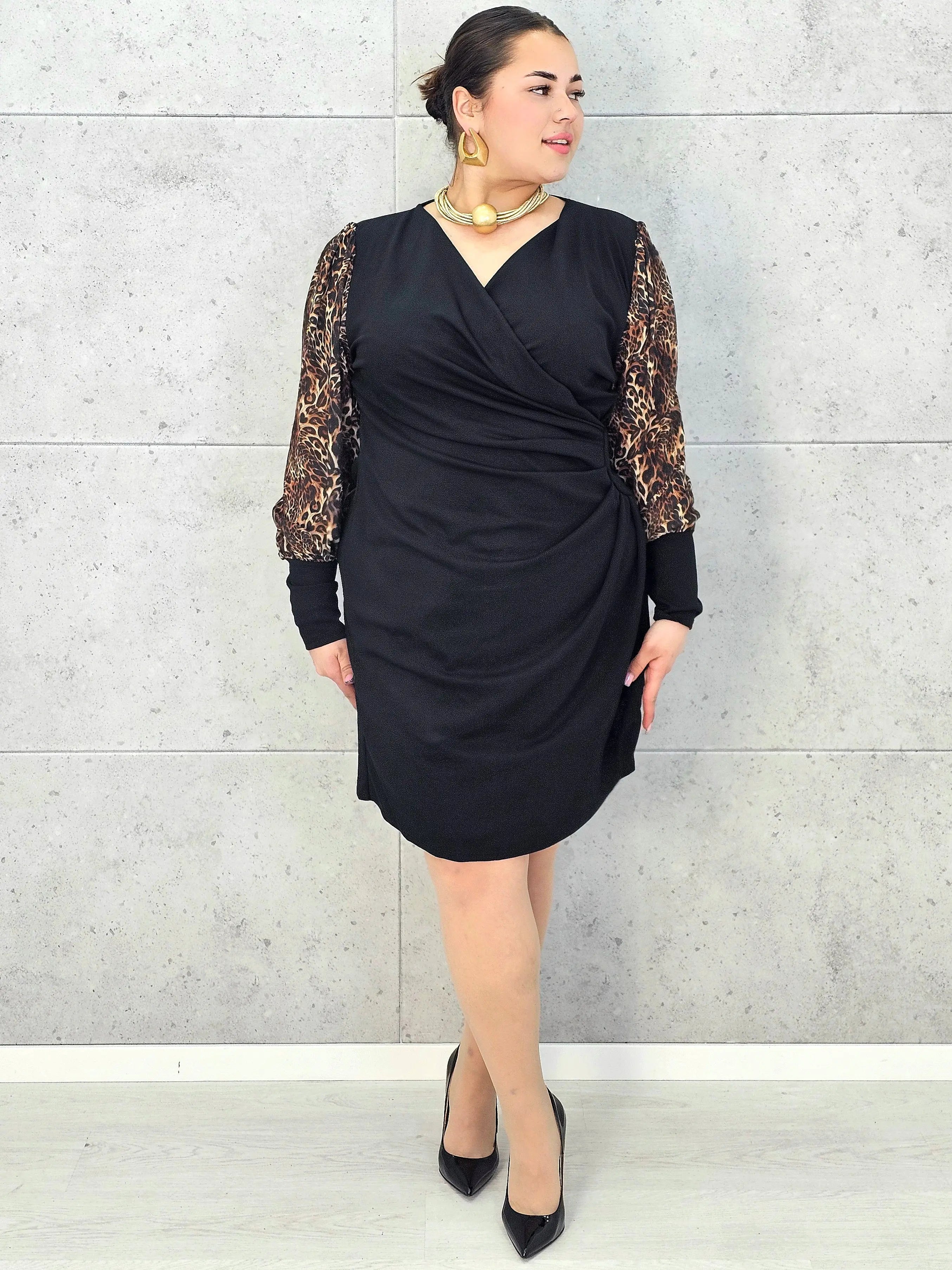 Elegancka Sukienka z Drapieżnym Akcentem Stylowa XL