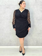 Elegancka Sukienka z Drapieżnym Akcentem Stylowa XL