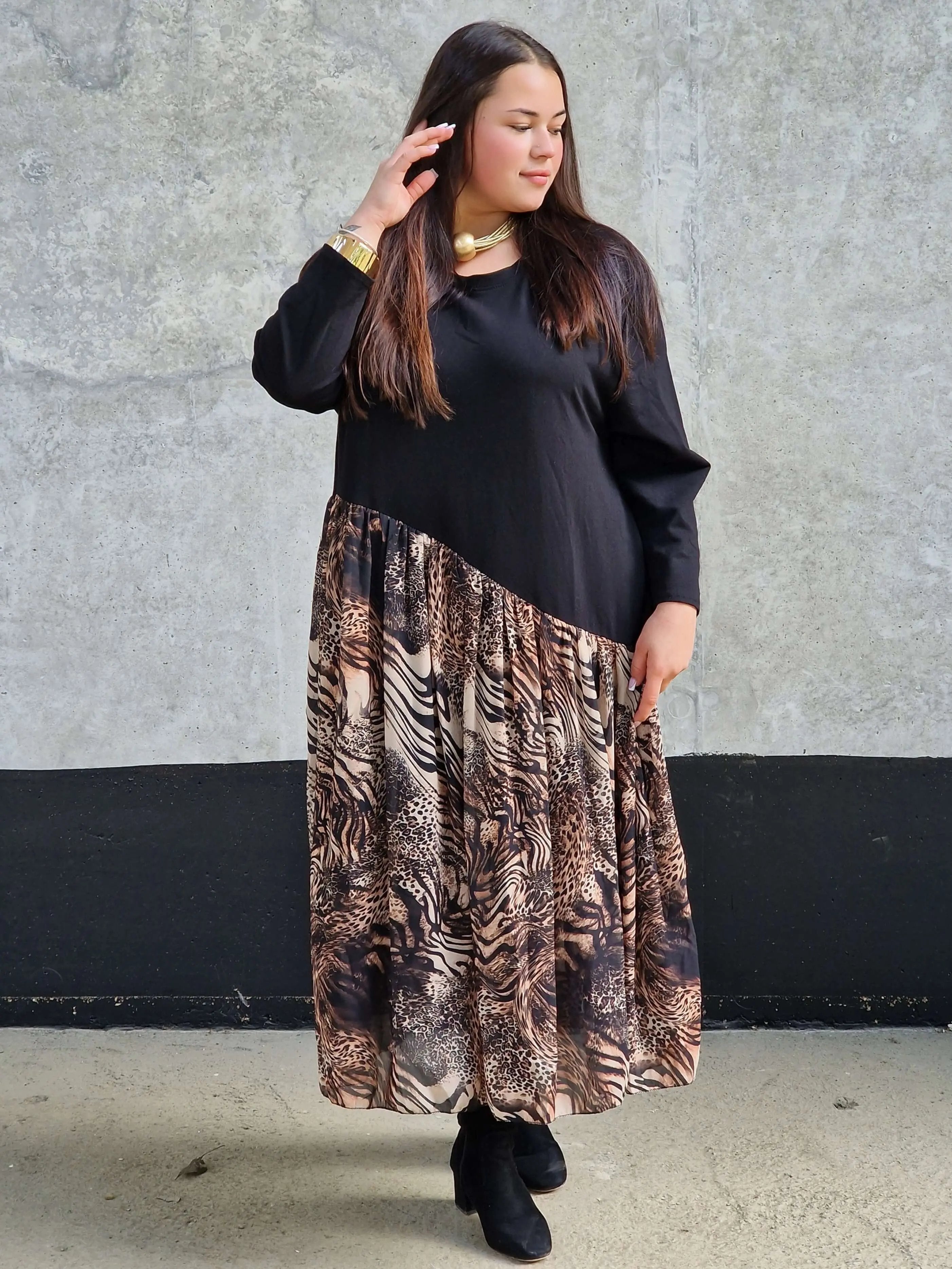 Elegancka Sukienka z Kontrastowym Dołem w Zwierzęcy Wzór Stylowa XL