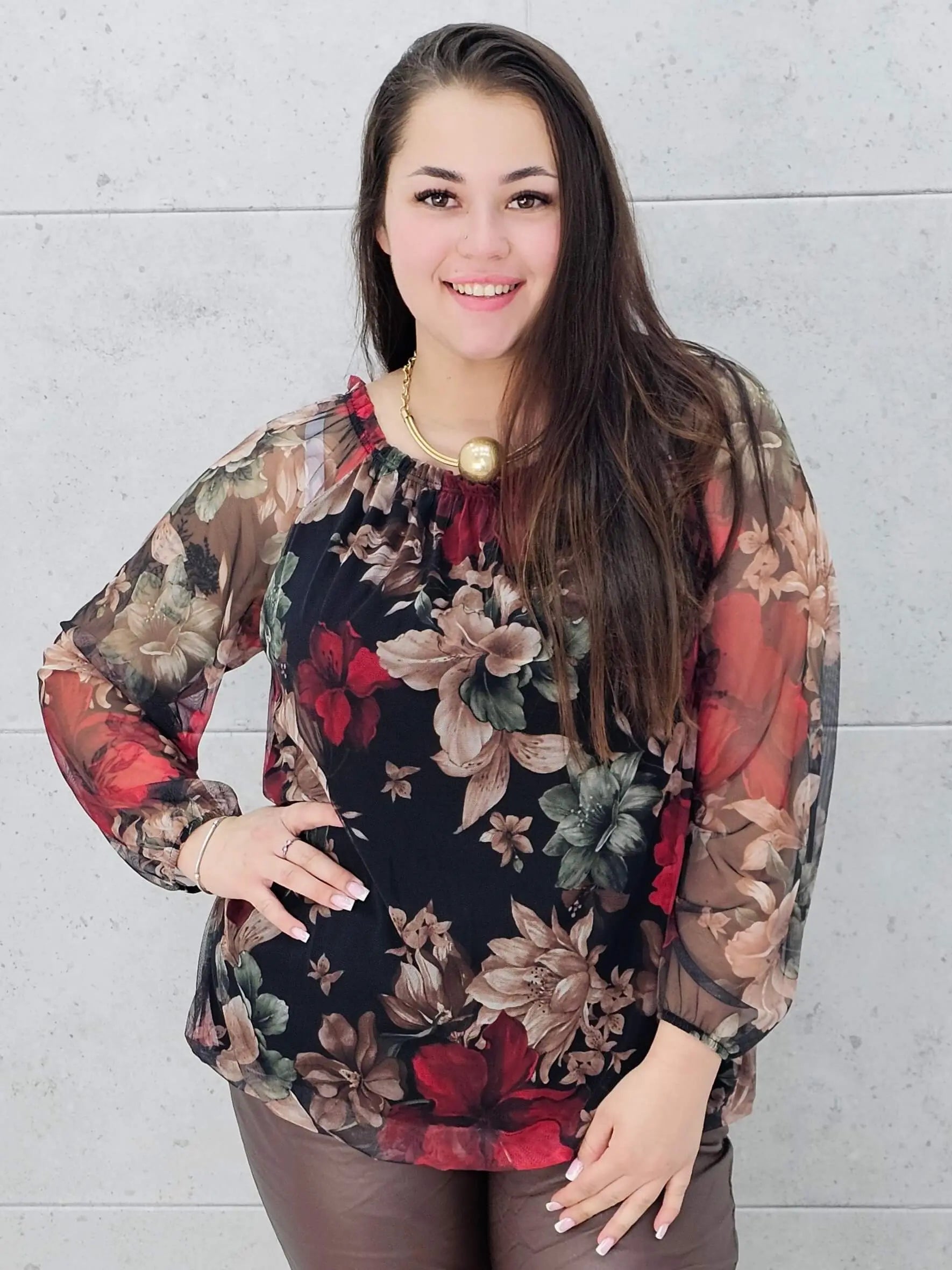 Elegancka bluzka plus size w kwiaty – kobiecy szyk i wygoda w jednym Stylowa XL