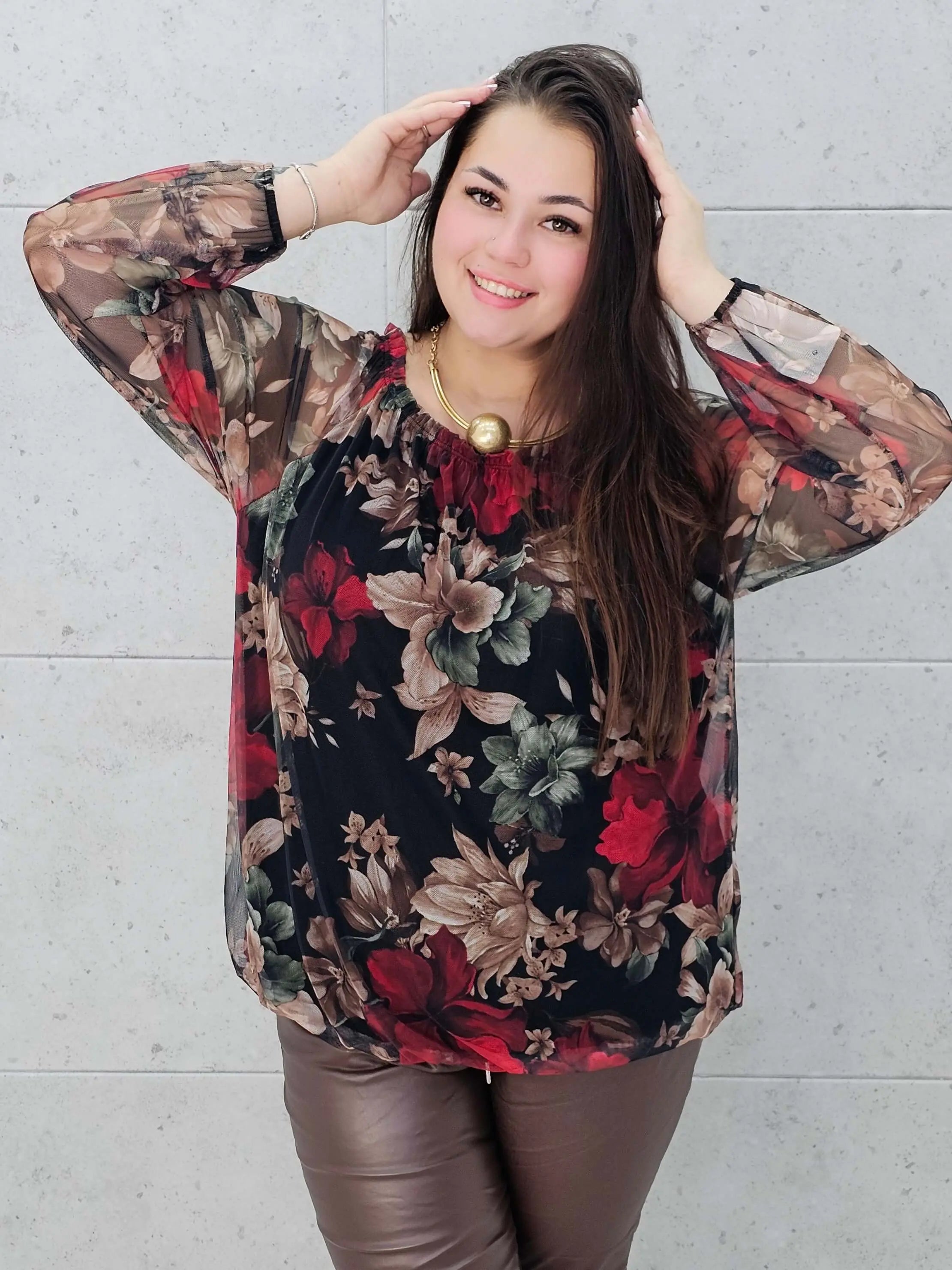 Elegancka bluzka plus size w kwiaty – kobiecy szyk i wygoda w jednym Stylowa XL