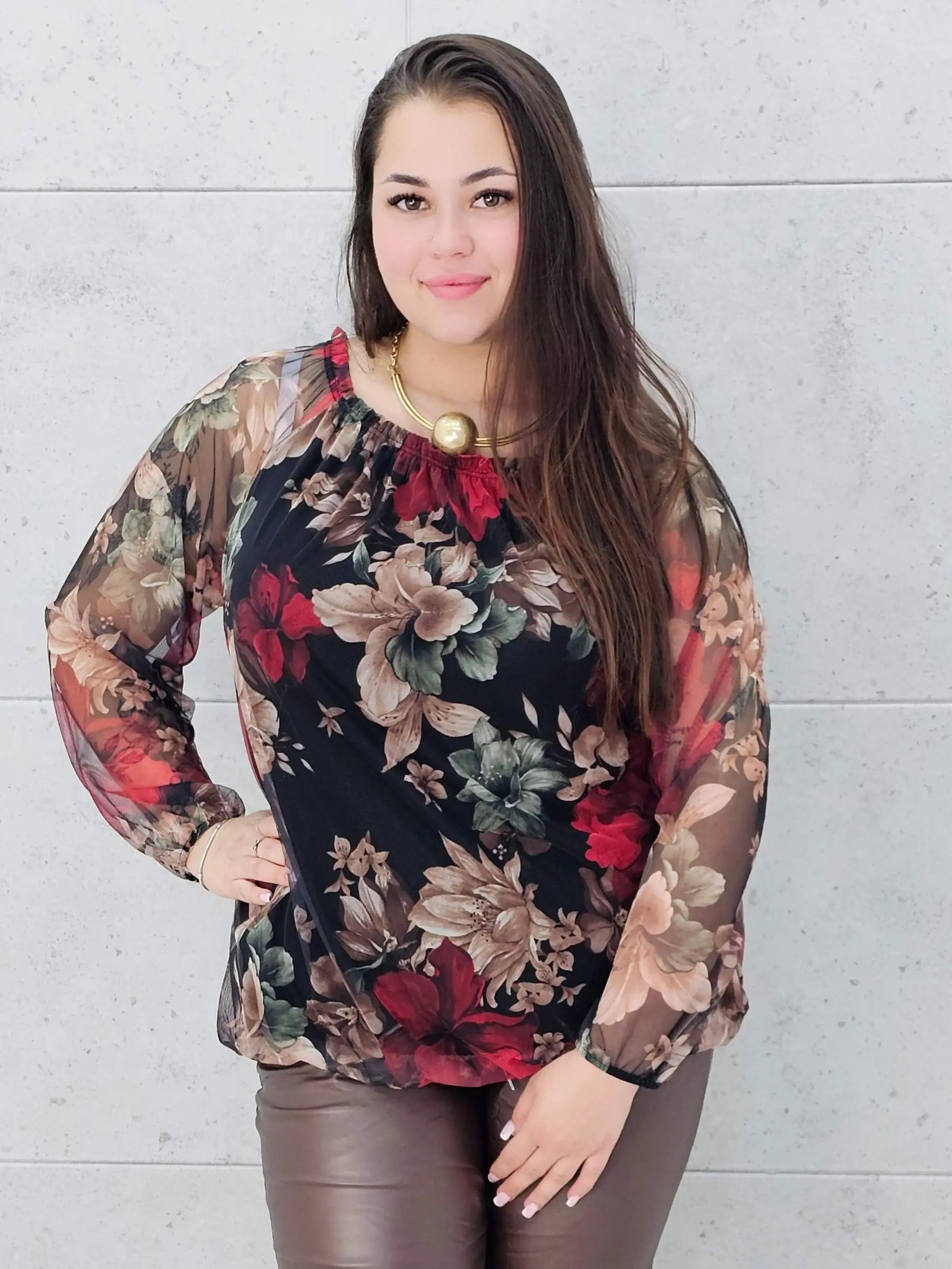 Elegancka bluzka plus size w kwiaty – kobiecy szyk i wygoda w jednym Stylowa XL