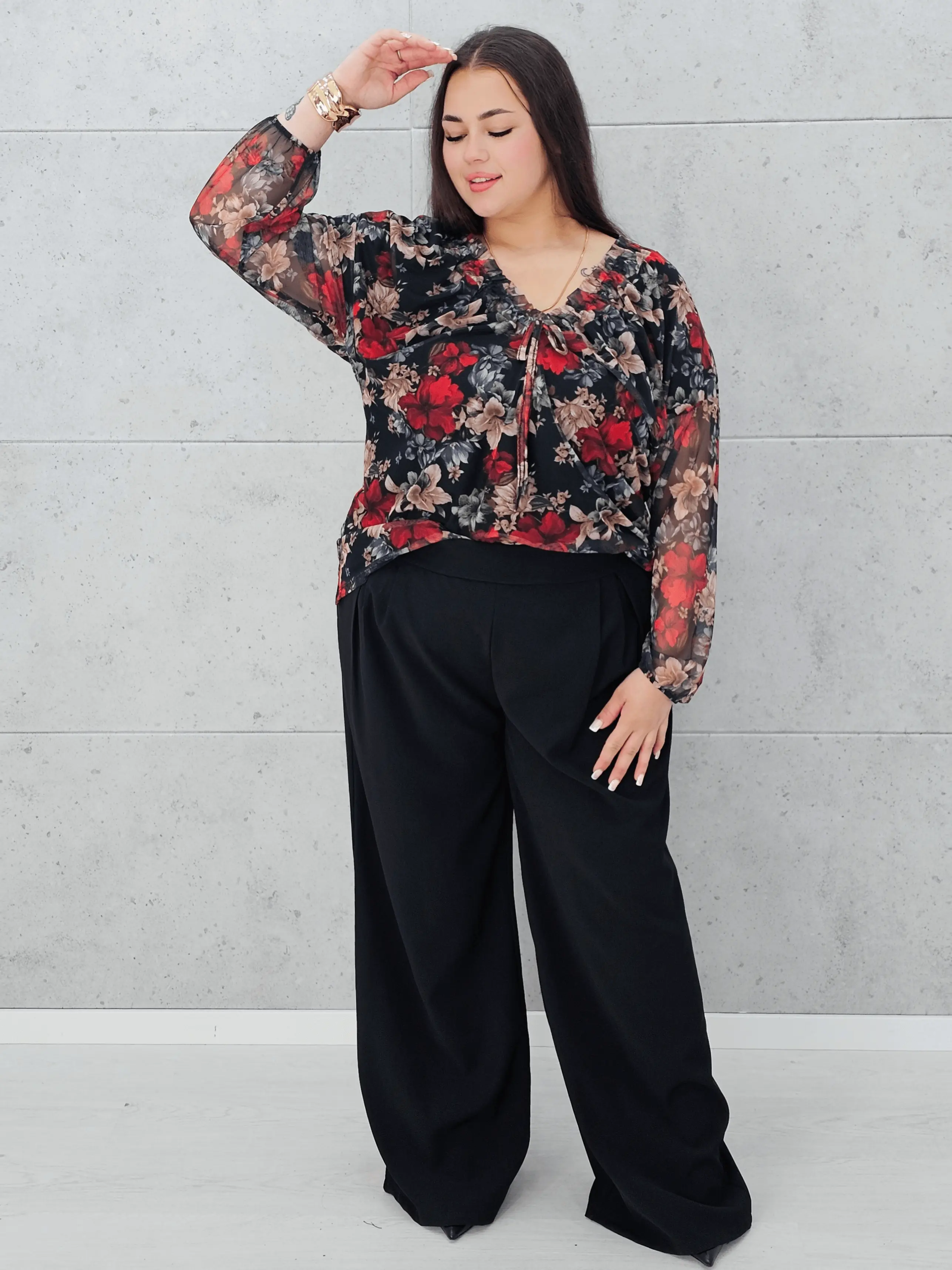 Elegancka bluzka plus size w kwiaty z delikatnego szyfonu. Stylowa XL