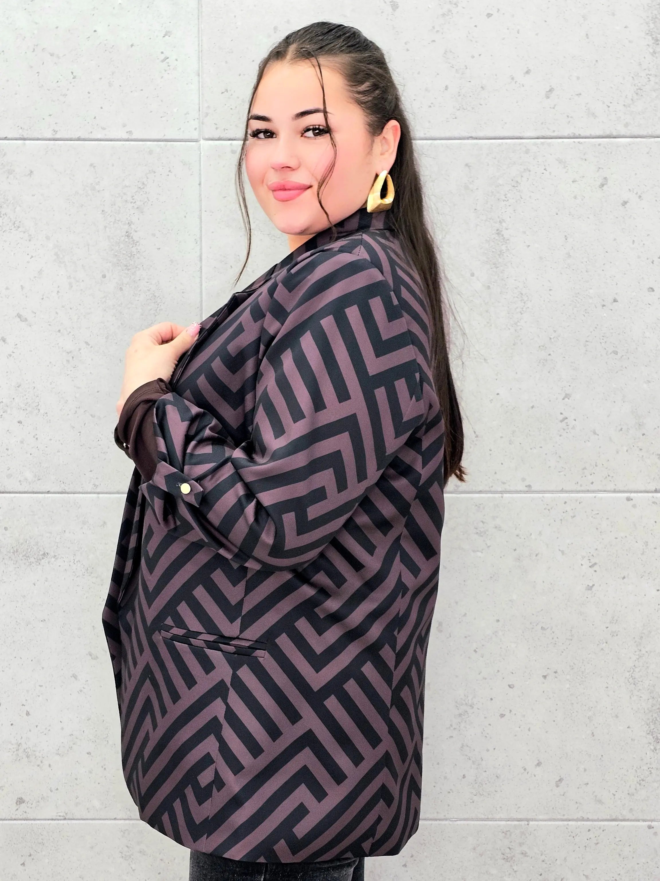 Elegancka marynarka plus size w geometryczny wzór – Stylowa XL Stylowa XL