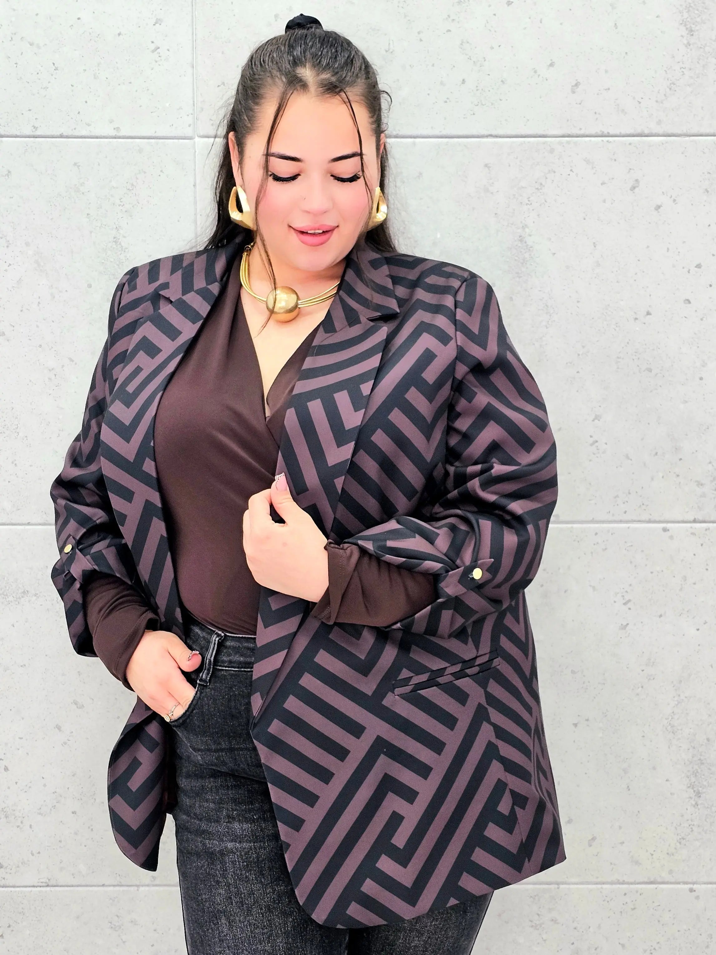 Elegancka marynarka plus size w geometryczny wzór – Stylowa XL Stylowa XL