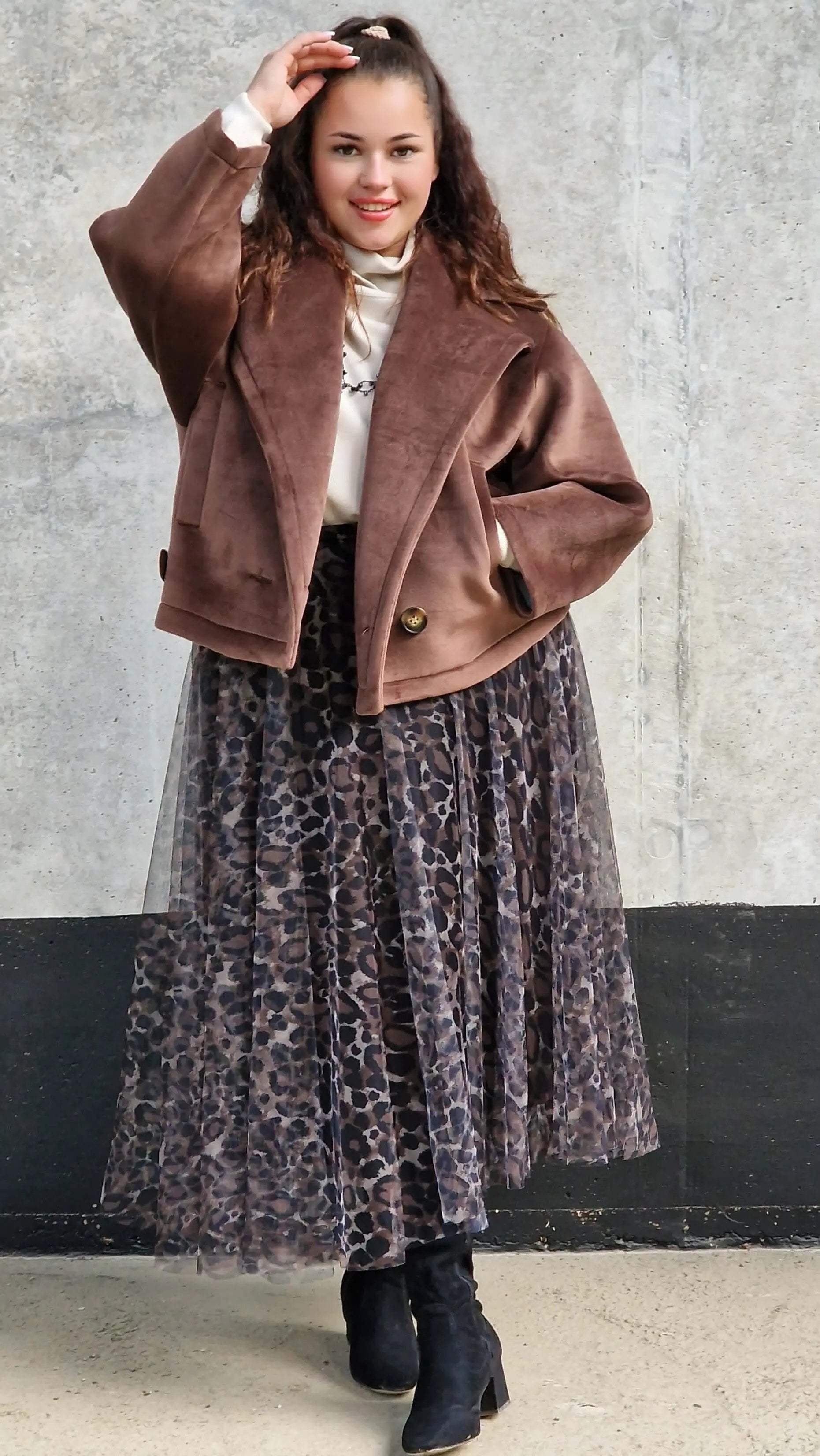 Elegancka spódnica midi z tiulową warstwą i zwierzęcym printem panterki Stylowa XL