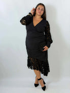 Elegancka sukienka Plus Size z koronkowymi rękawami i asymetrycznym dołem Stylowa XL