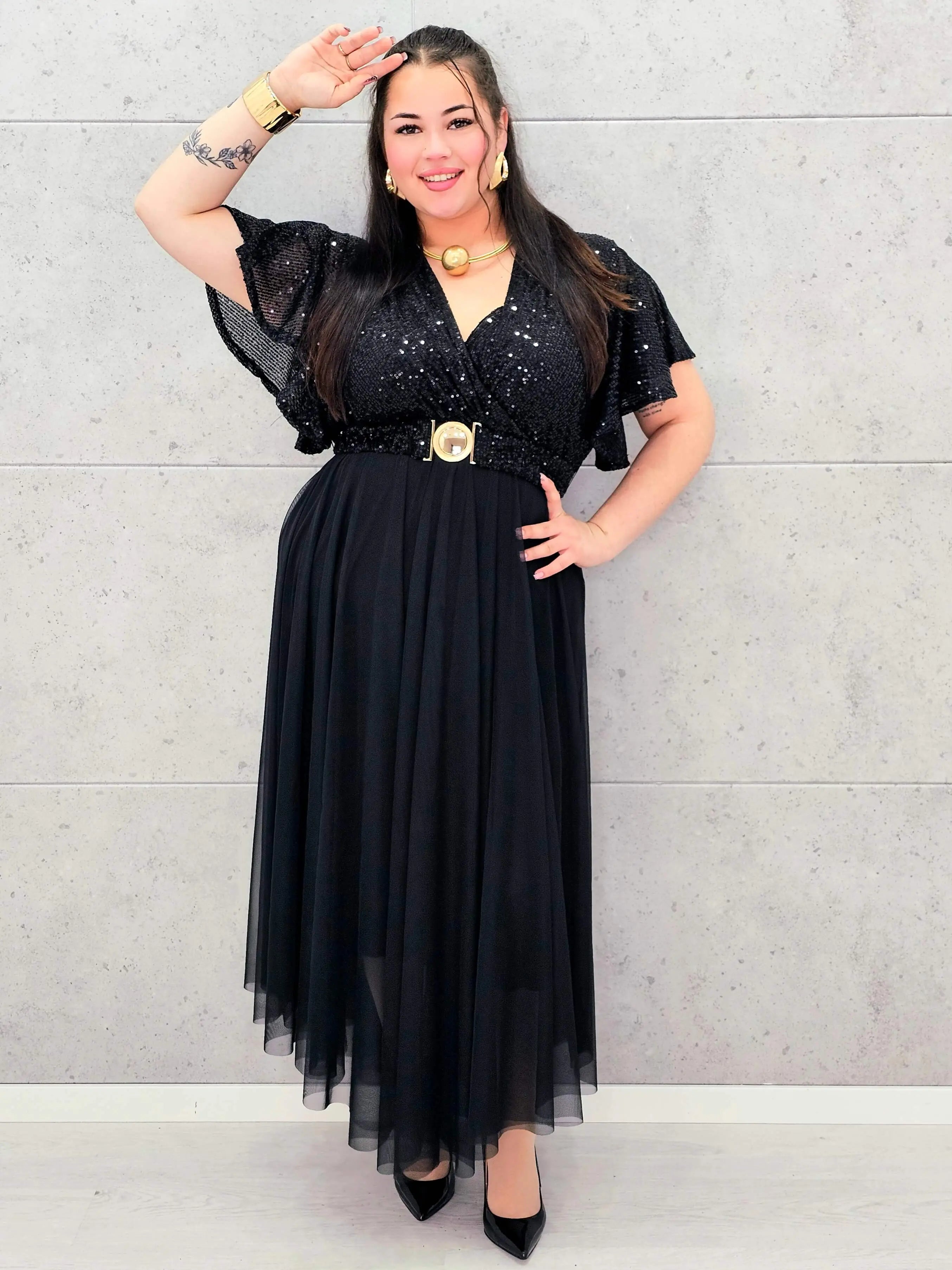 Elegancka sukienka XXL z cekinową górą i plisowanym dołem – wyjątkowa kolekcja plus size Stylowa XL