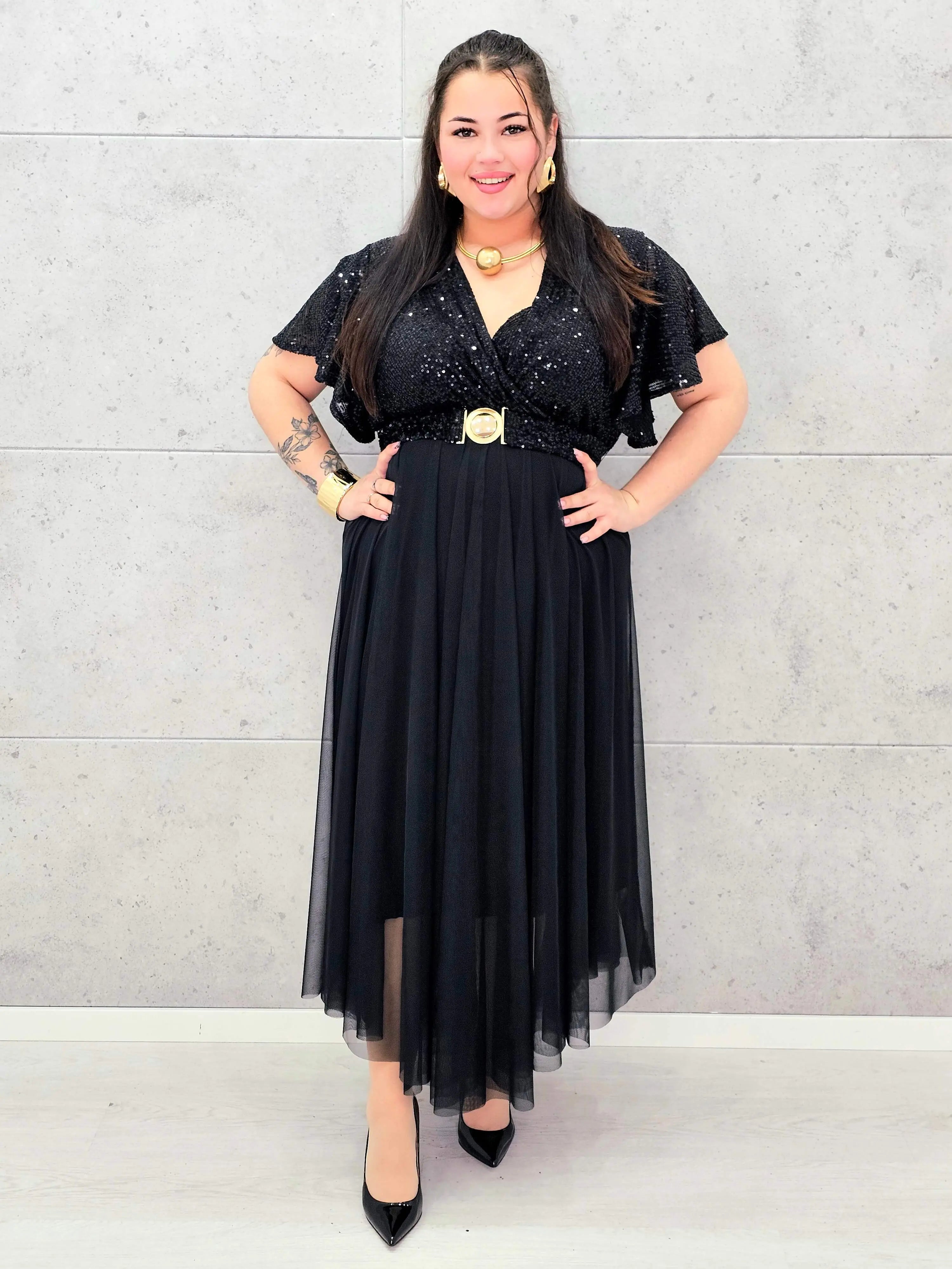 Elegancka sukienka XXL z cekinową górą i plisowanym dołem – wyjątkowa kolekcja plus size Stylowa XL