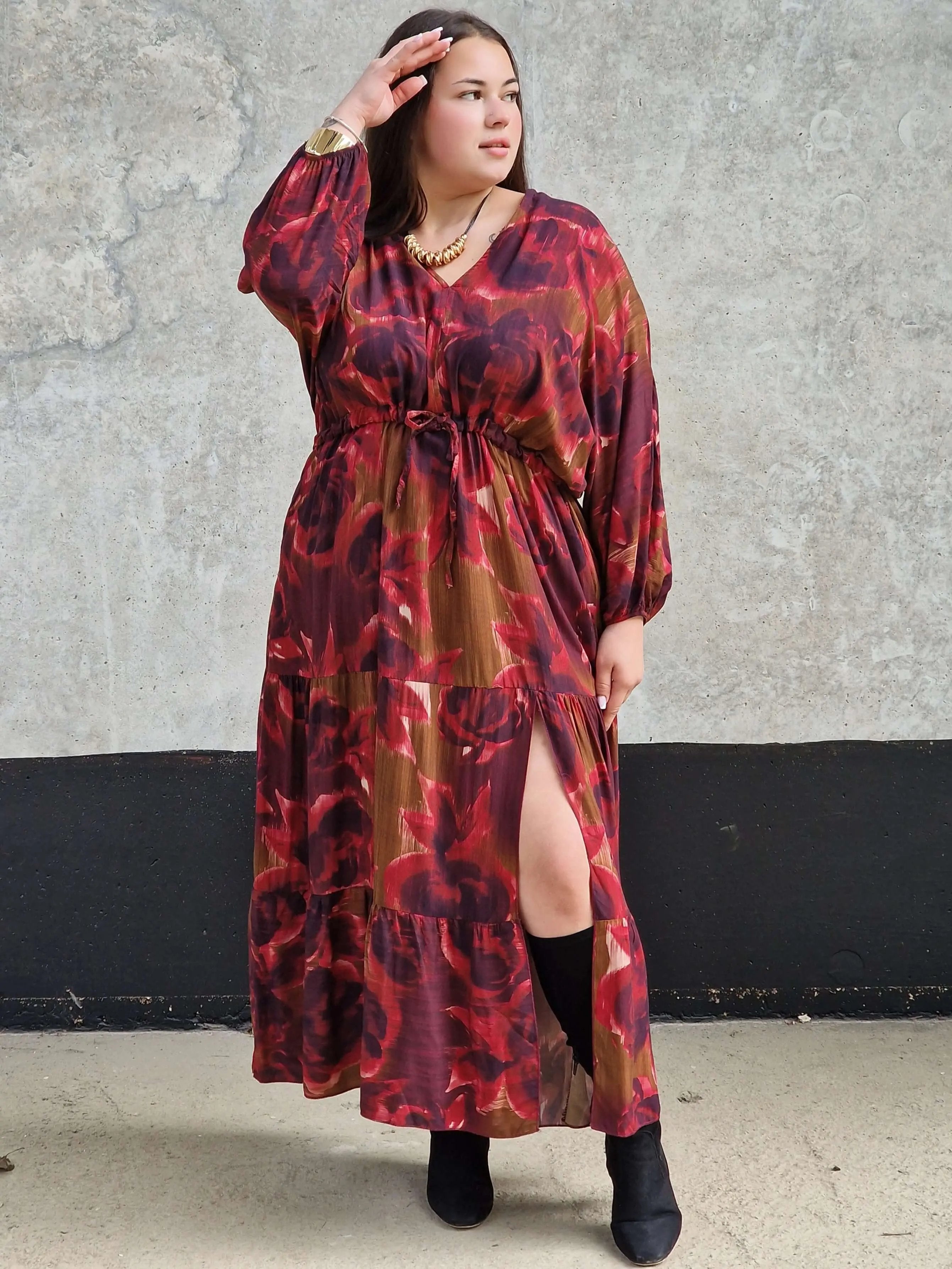 Elegancka sukienka maxi z wiązaniem w talii. Stylowa XL