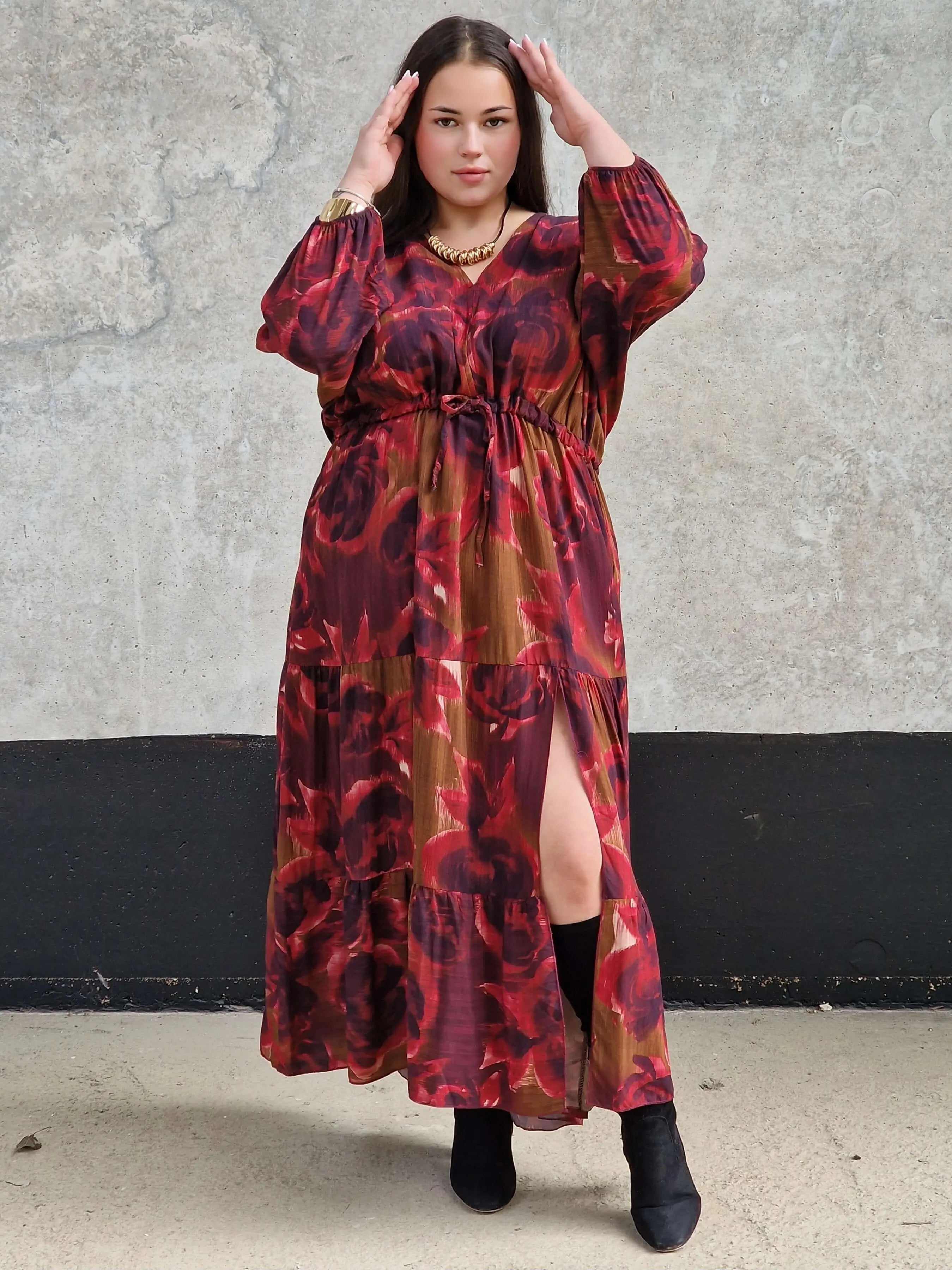 Elegancka sukienka maxi z wiązaniem w talii. Stylowa XL