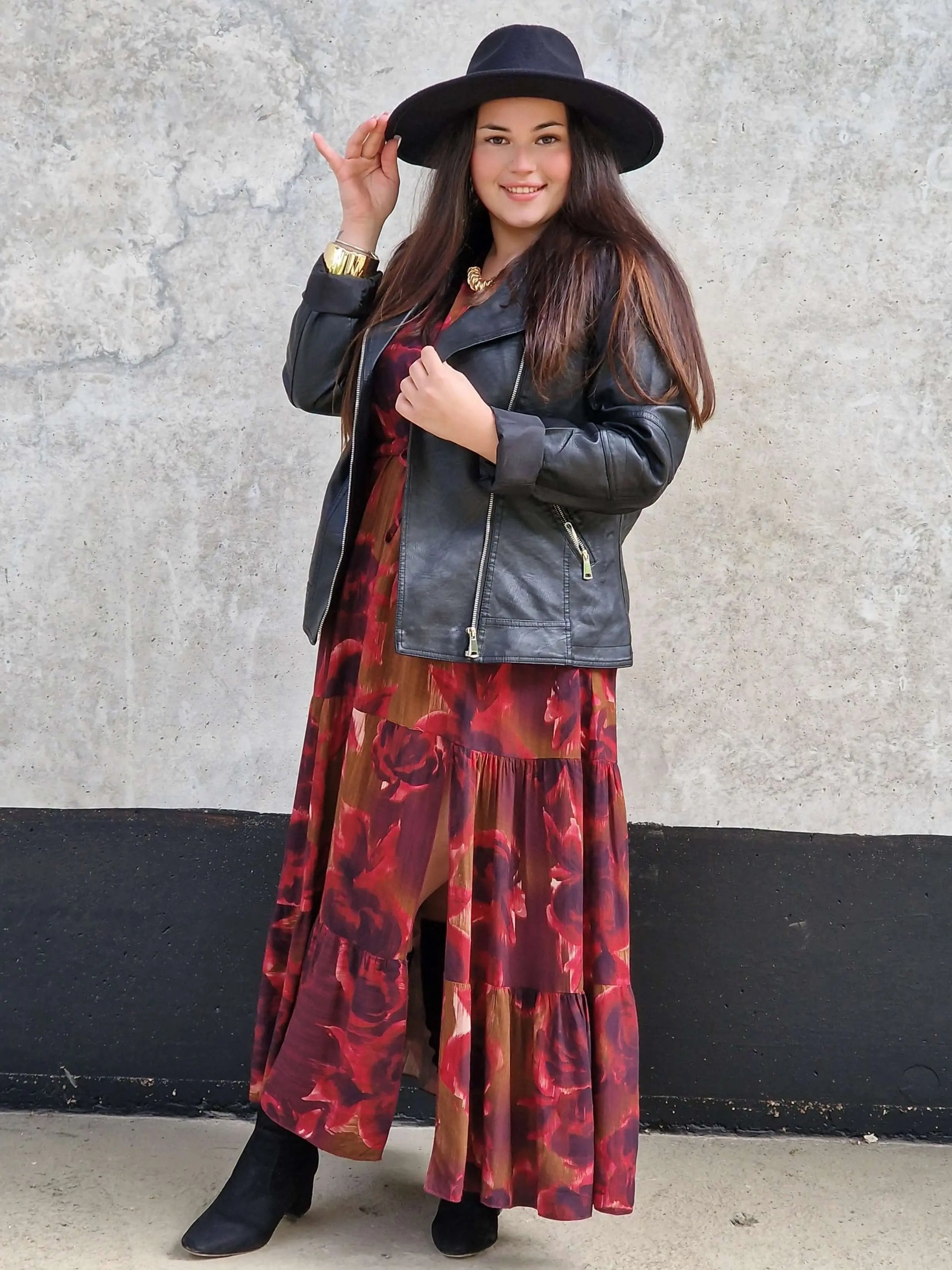 Elegancka sukienka maxi z wiązaniem w talii. Stylowa XL