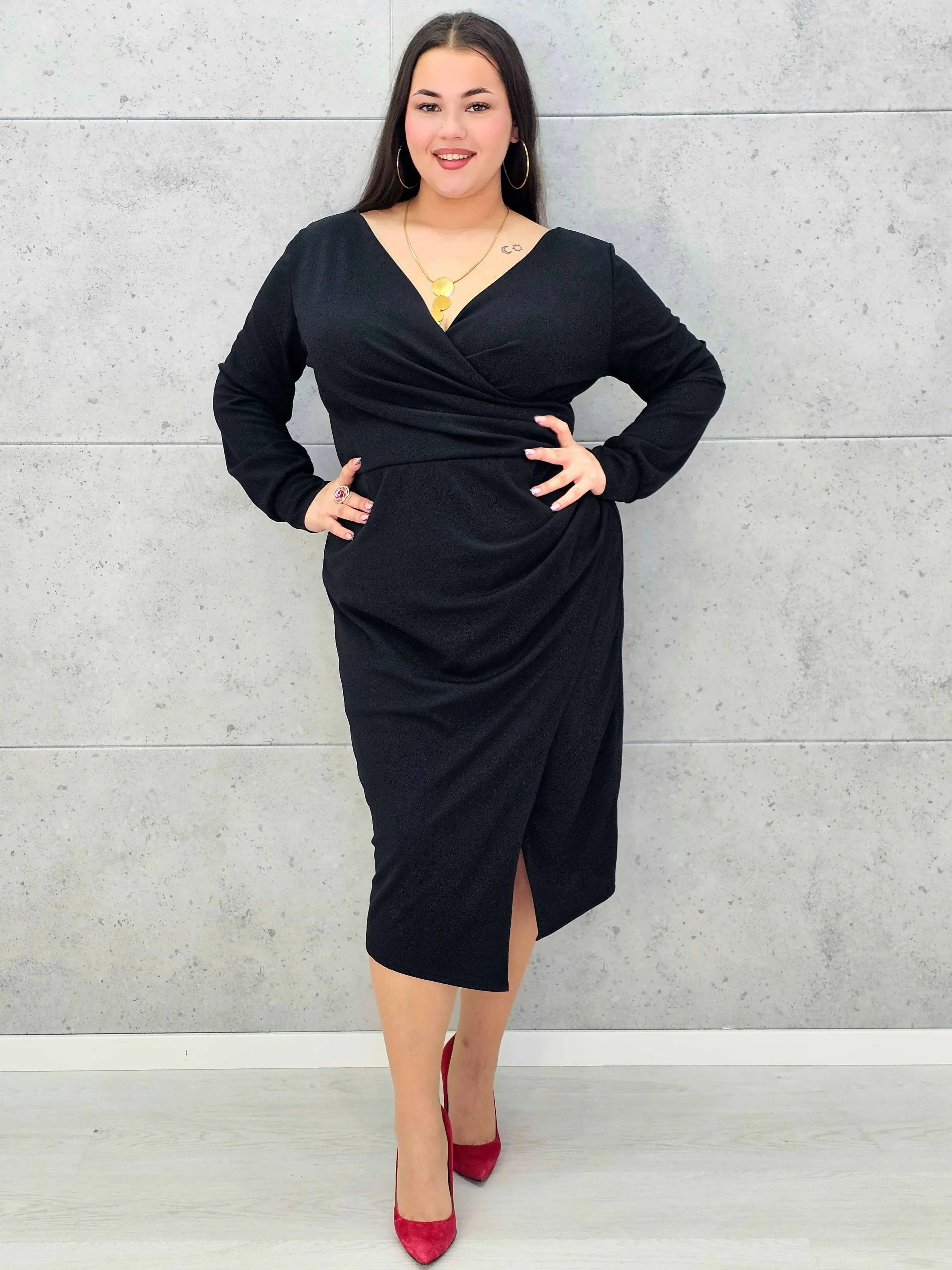 Elegancka sukienka plus size z drapowaniem – bordowa i czarna midi - Stylowa XL