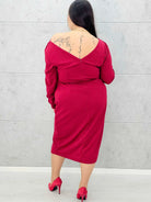 Elegancka sukienka plus size z drapowaniem – bordowa i czarna midi - Stylowa XL