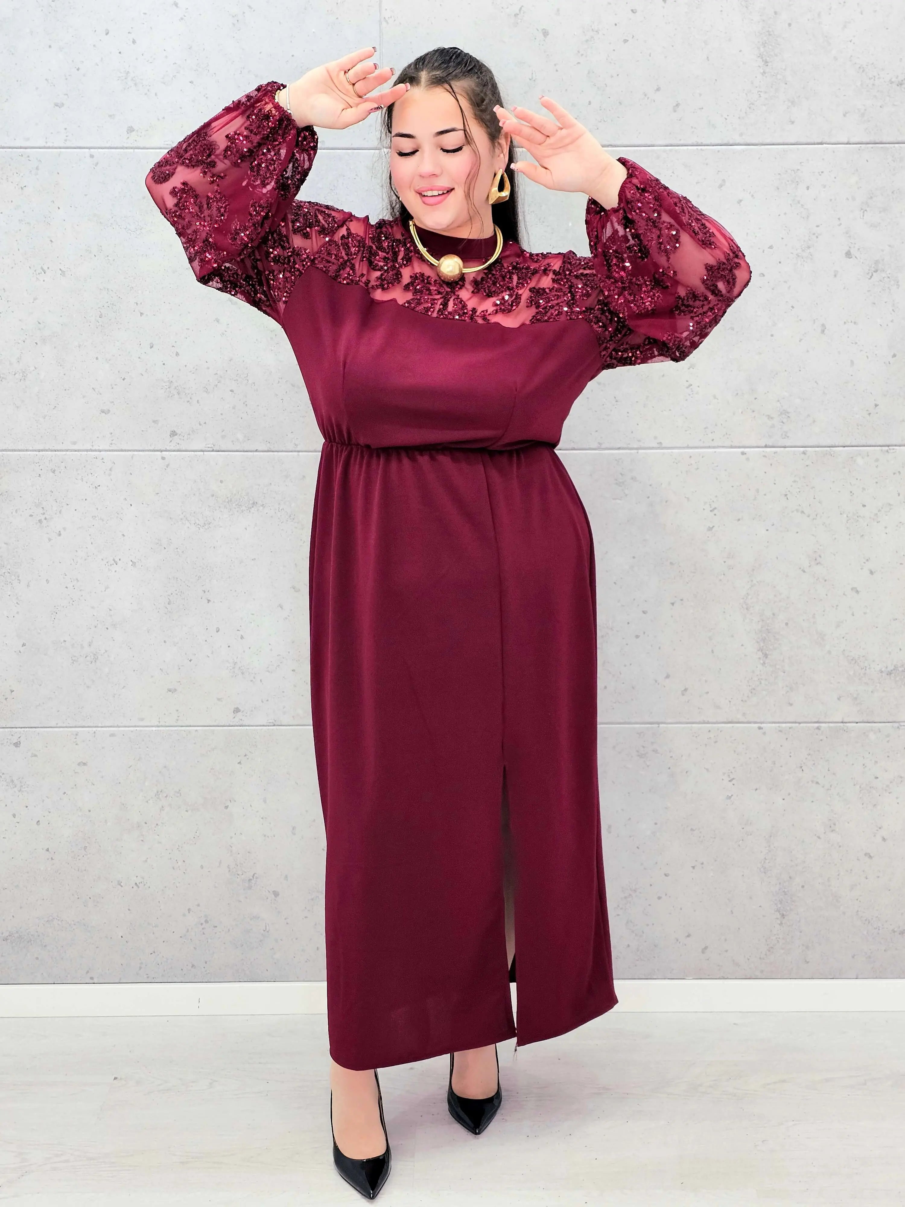 Elegancka sukienka plus size z koronką i cekinami – wyjątkowa propozycja na wielkie wyjścia Stylowa XL