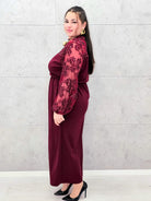 Elegancka sukienka plus size z koronką i cekinami – wyjątkowa propozycja na wielkie wyjścia Stylowa XL