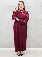 Elegancka sukienka plus size z koronką i cekinami – wyjątkowa propozycja na wielkie wyjścia Stylowa XL