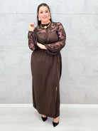 Elegancka sukienka plus size z koronką i cekinami – wyjątkowa propozycja na wielkie wyjścia Stylowa XL