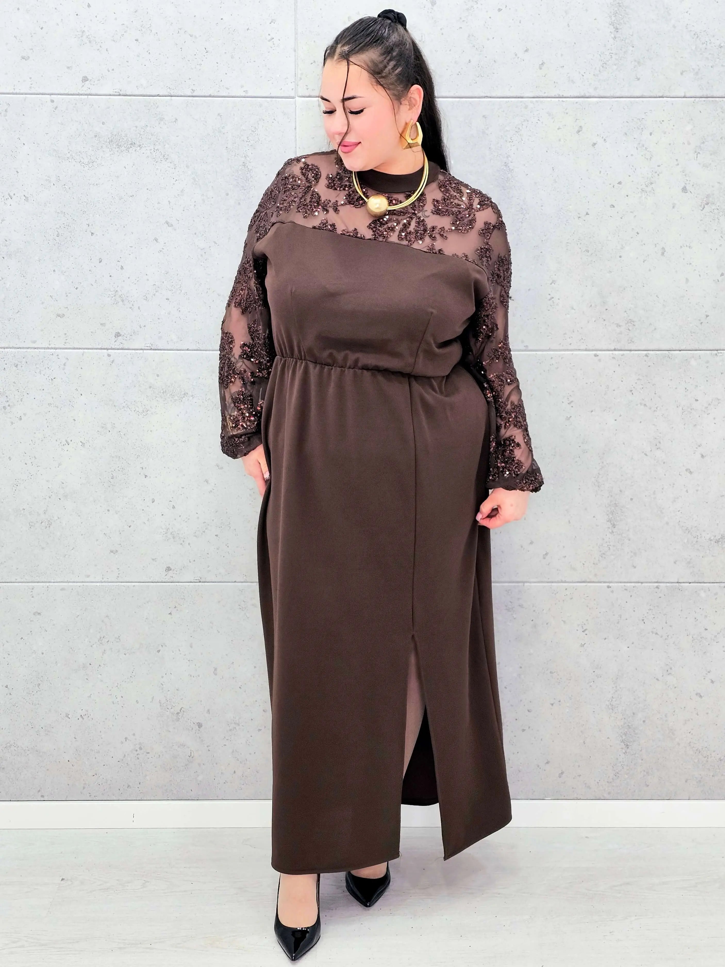 Elegancka sukienka plus size z koronką i cekinami – wyjątkowa propozycja na wielkie wyjścia Stylowa XL