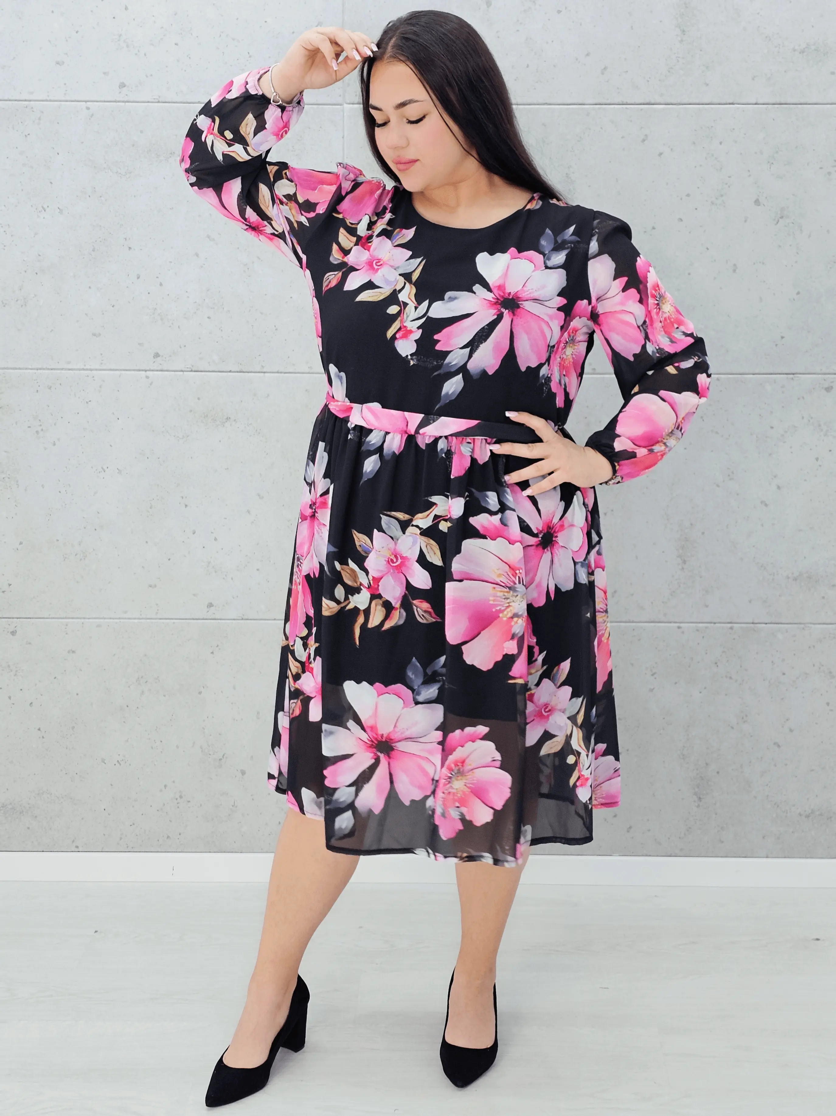 Elegancka sukienka z kwiatowym wzorem Stylowa XL